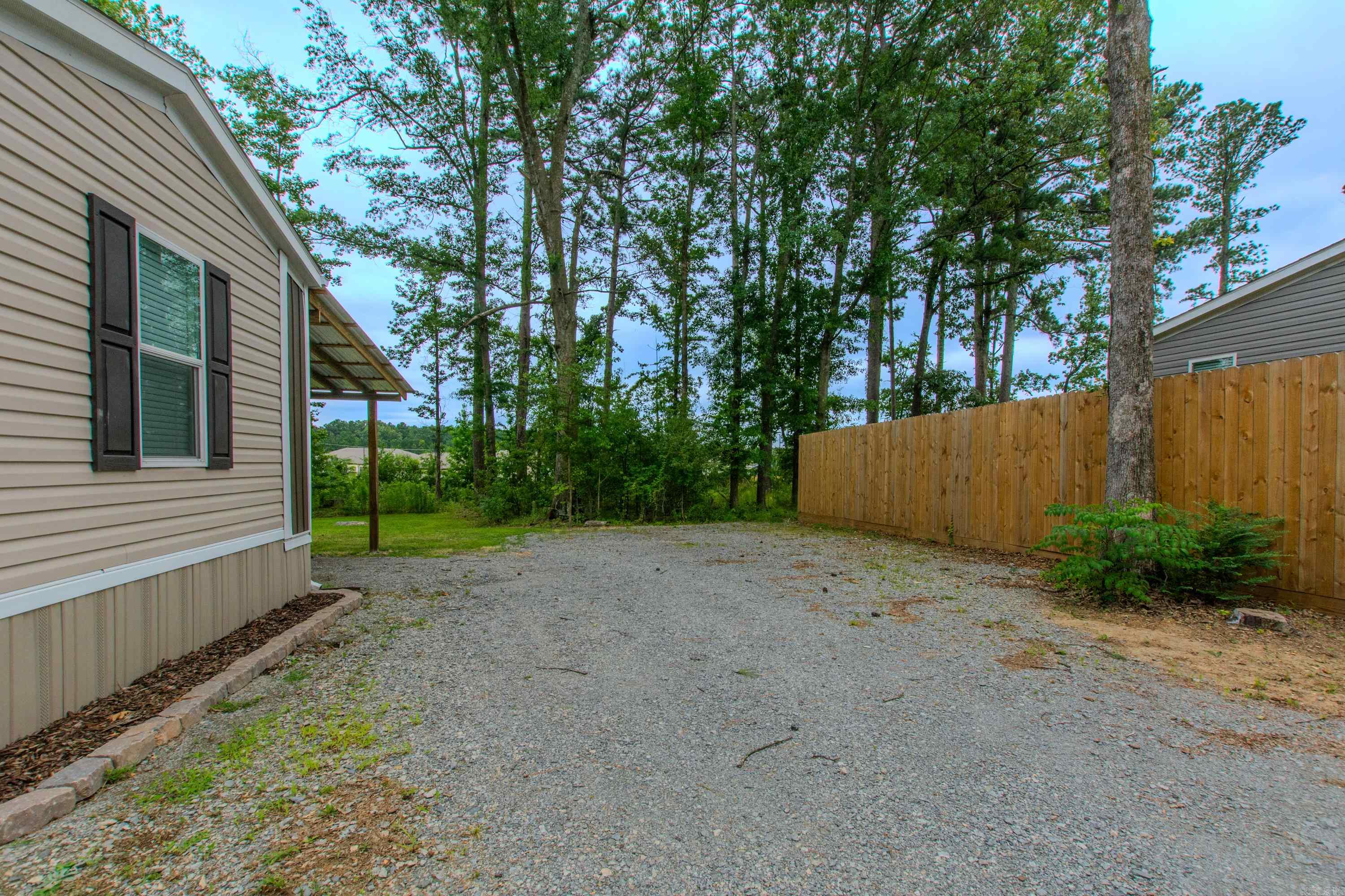 2339 Lee Circle
