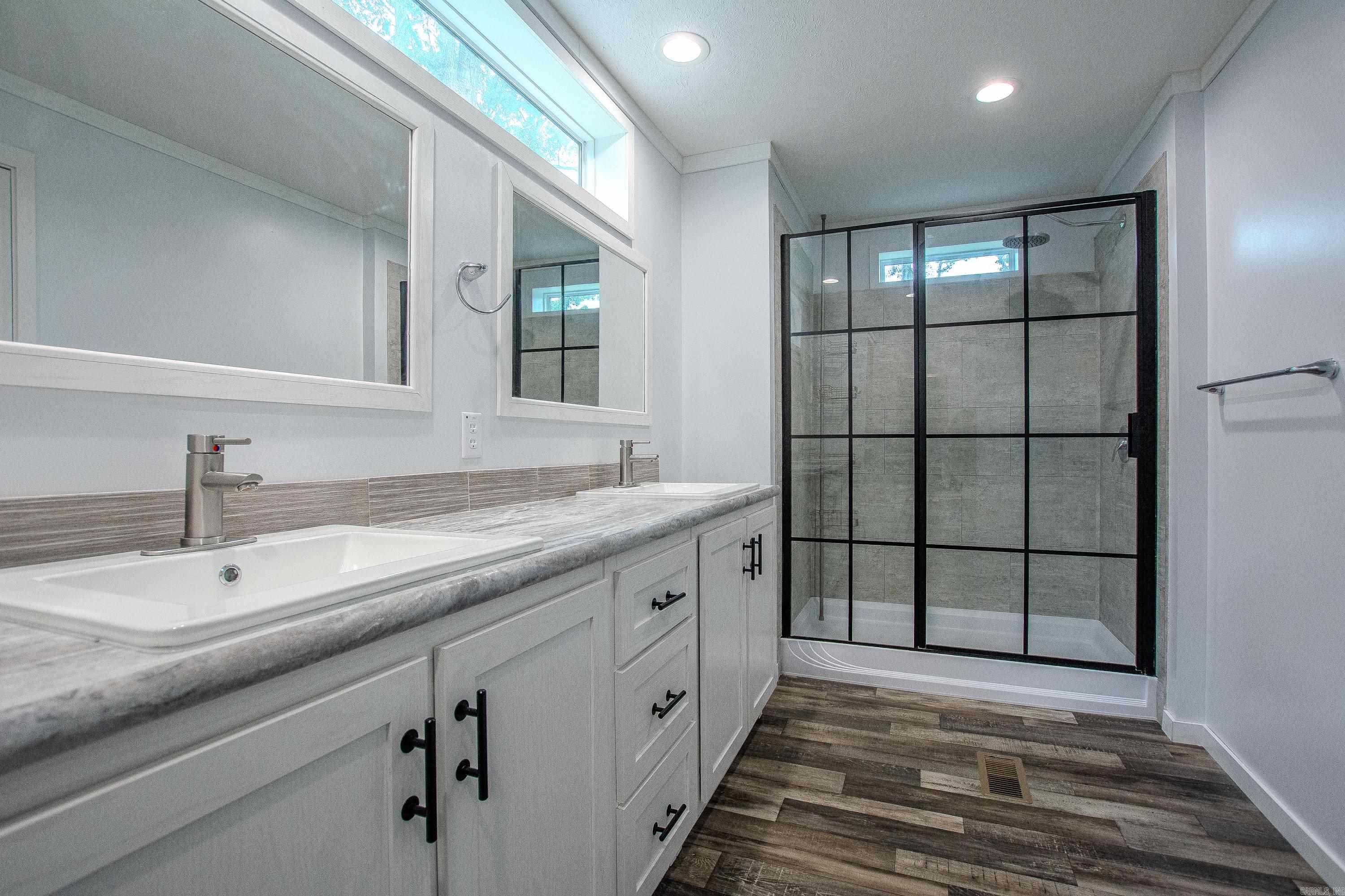 2339 Lee Circle