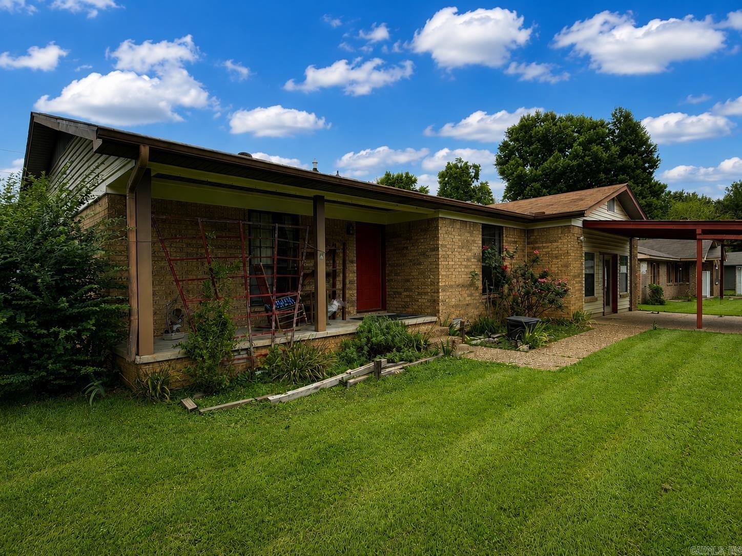 11 Glade Rd.