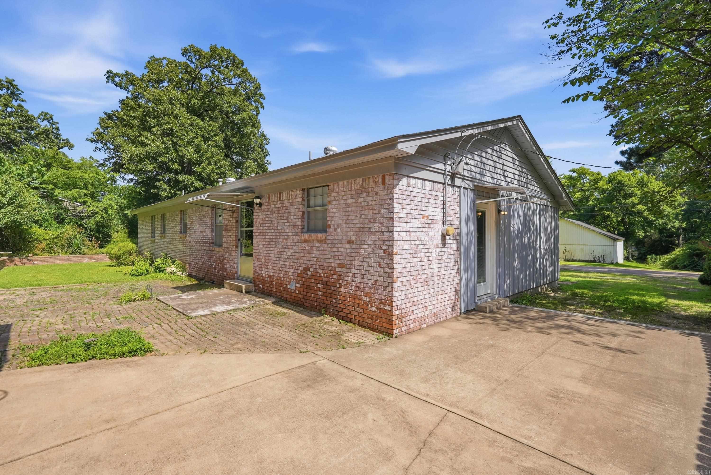 2854 Lakeside Drive