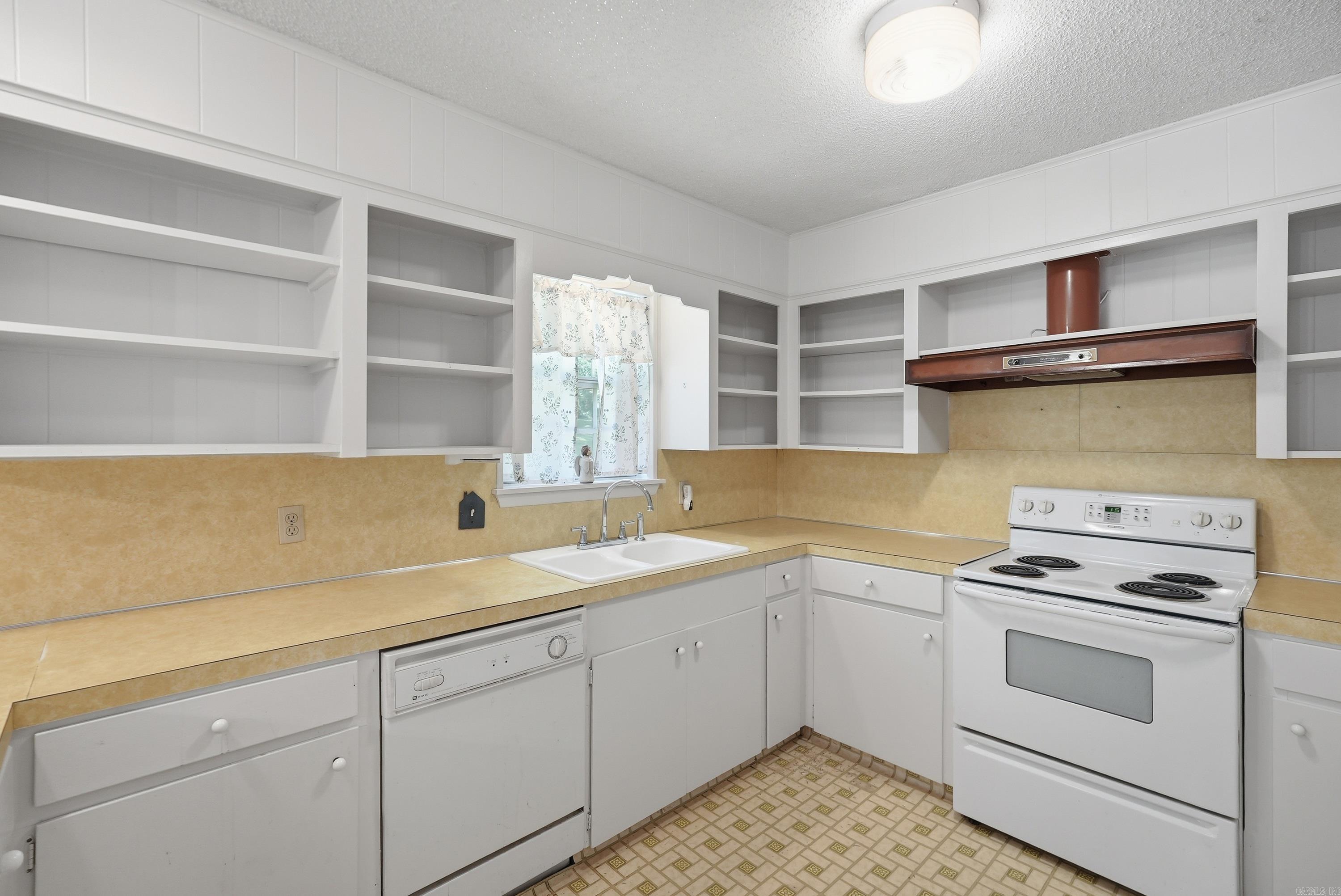 2854 Lakeside Drive