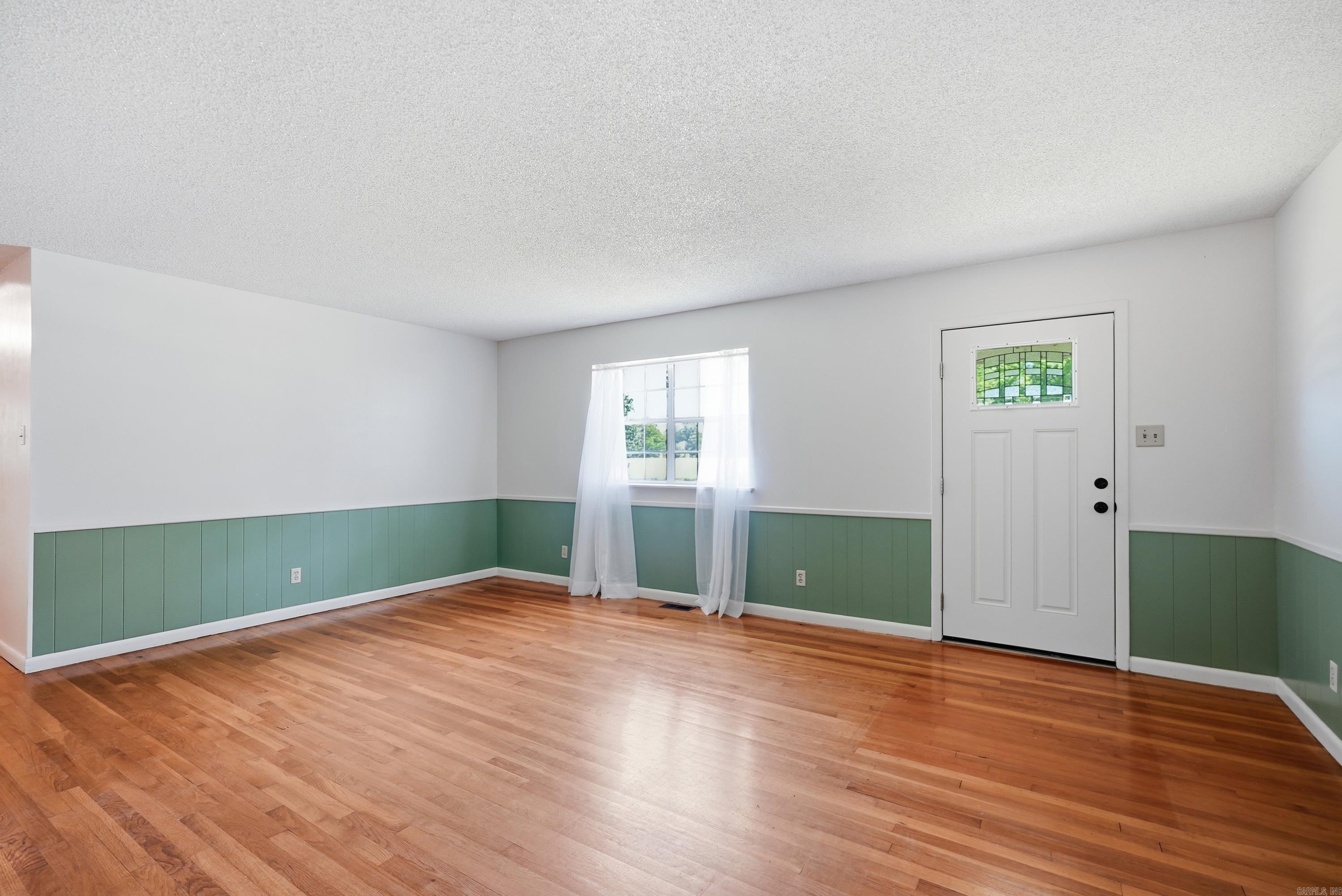 2854 Lakeside Drive
