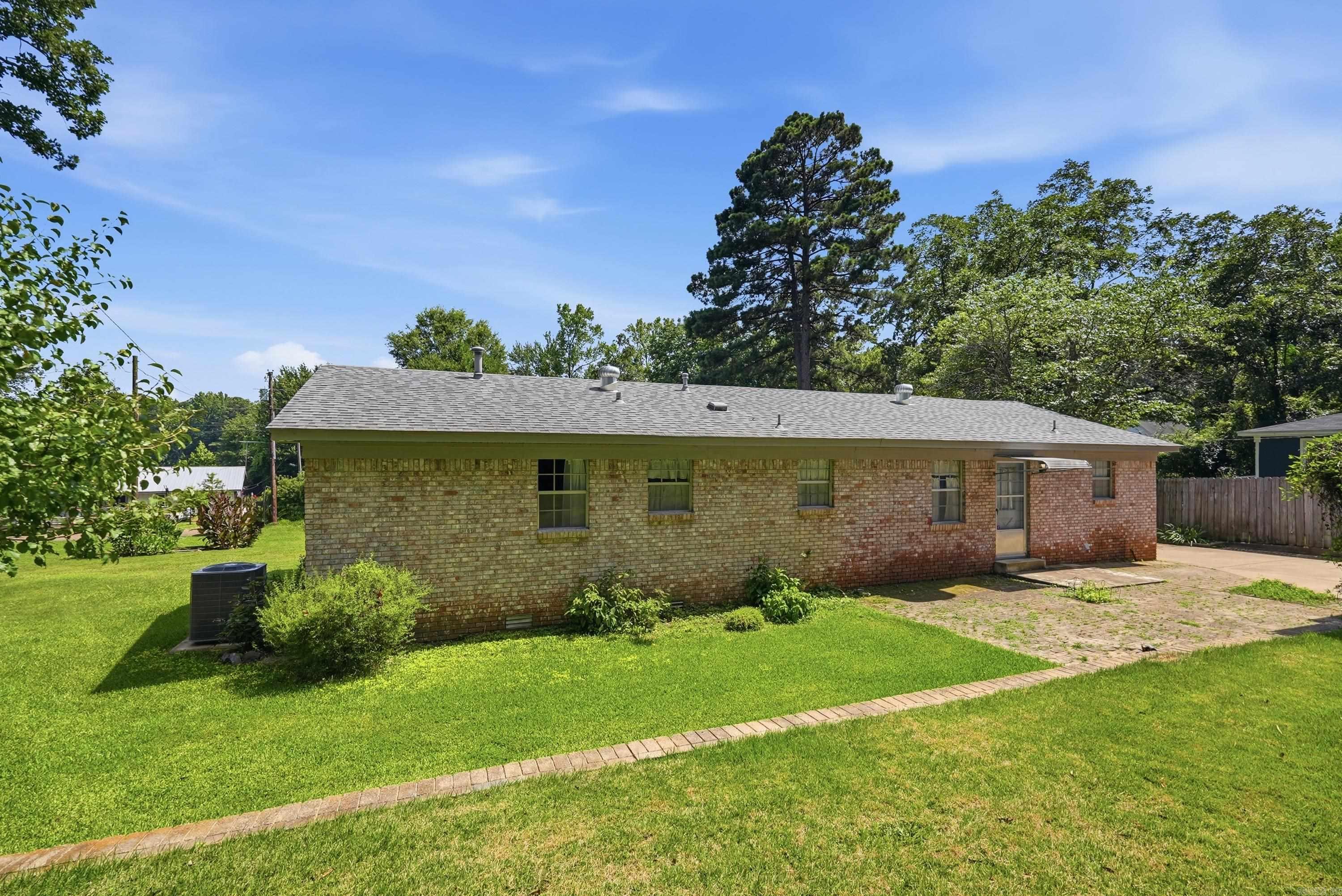 2854 Lakeside Drive