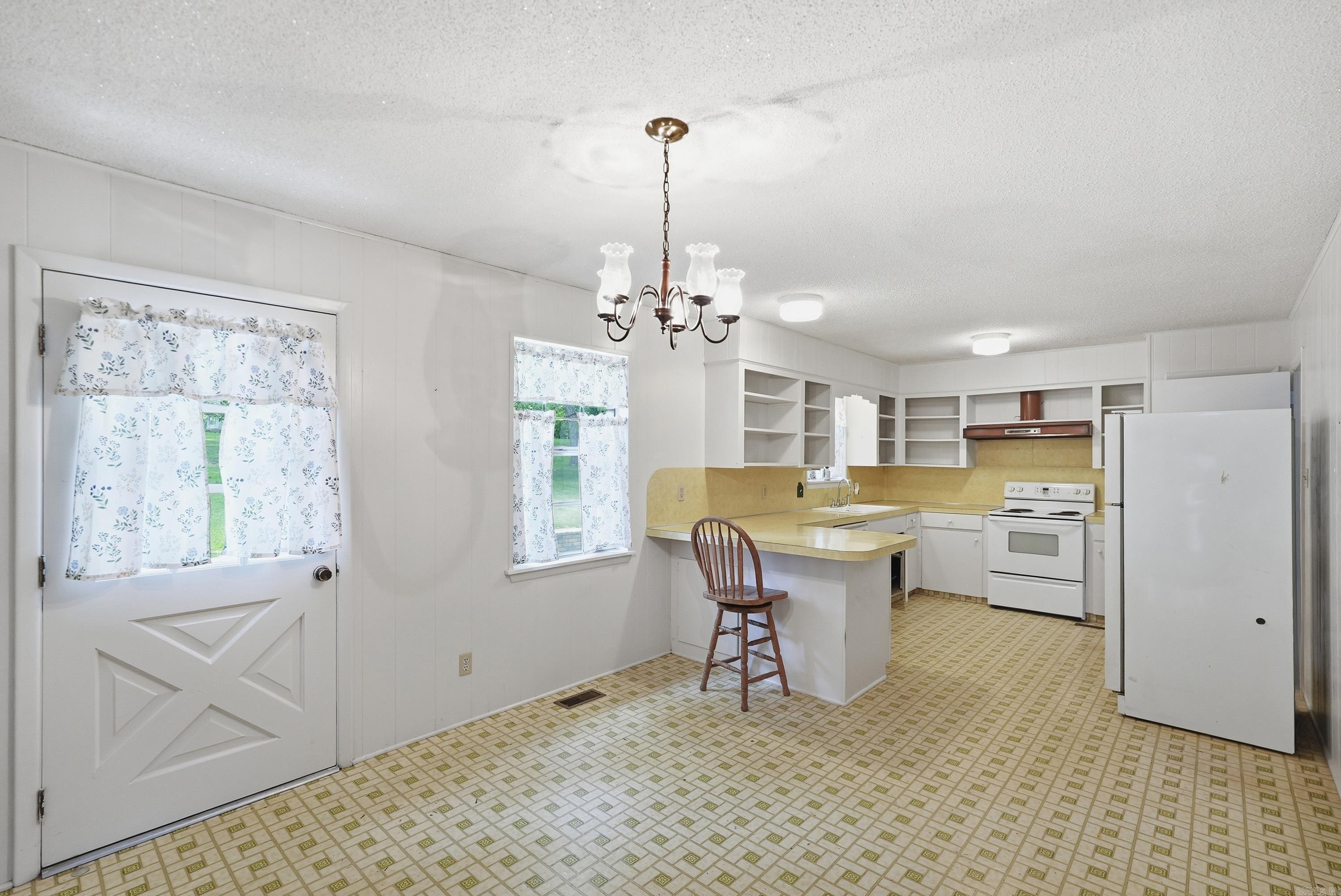 2854 Lakeside Drive