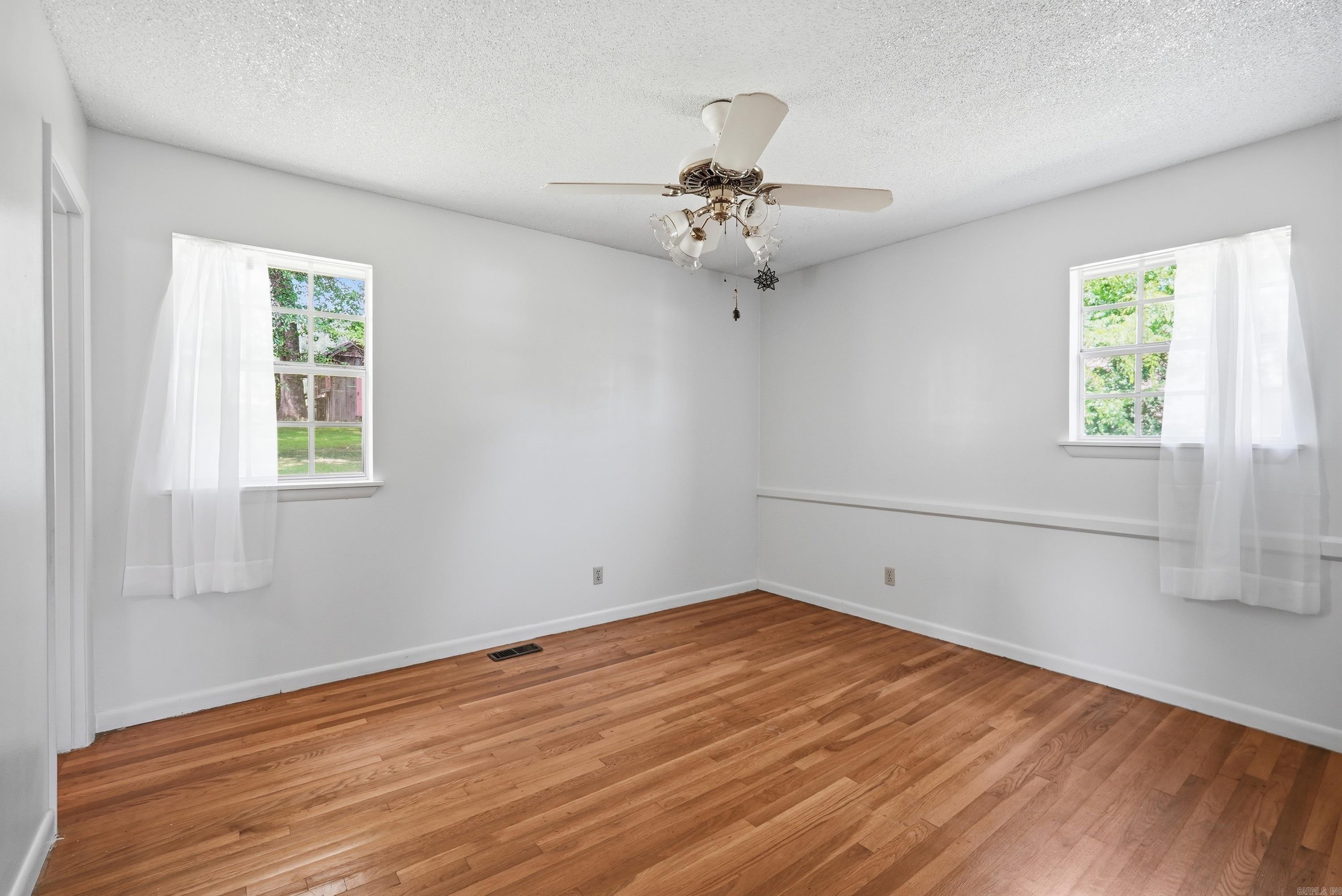 2854 Lakeside Drive