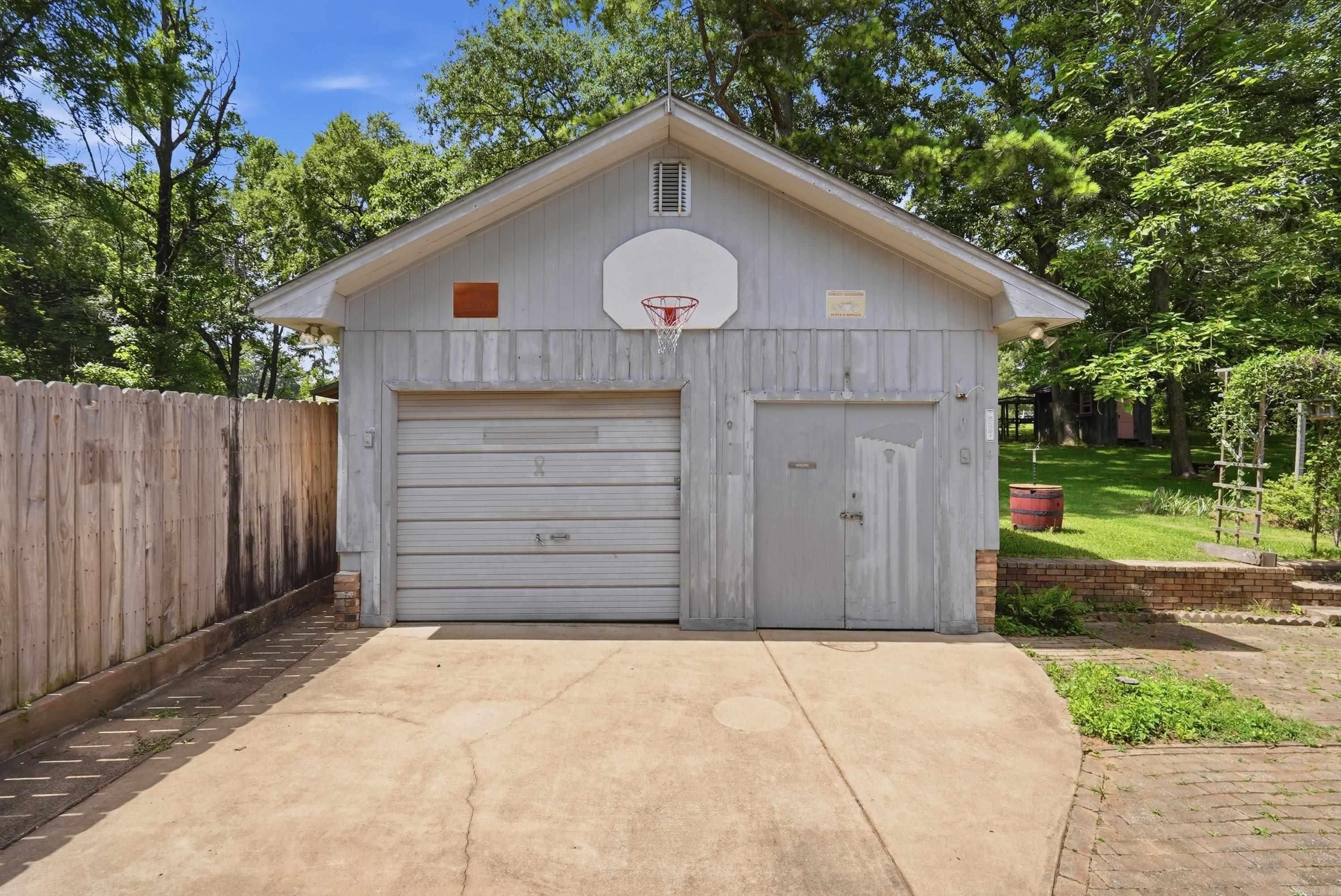 2854 Lakeside Drive