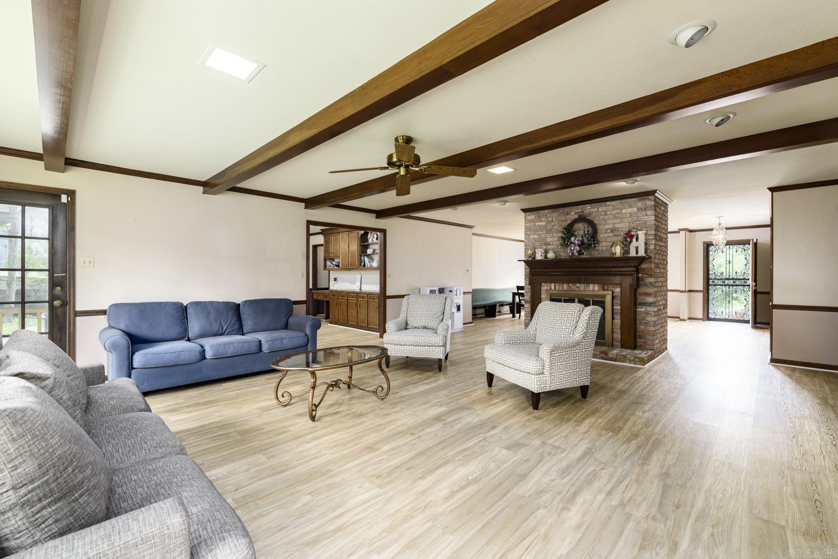 28 Cascades Dr