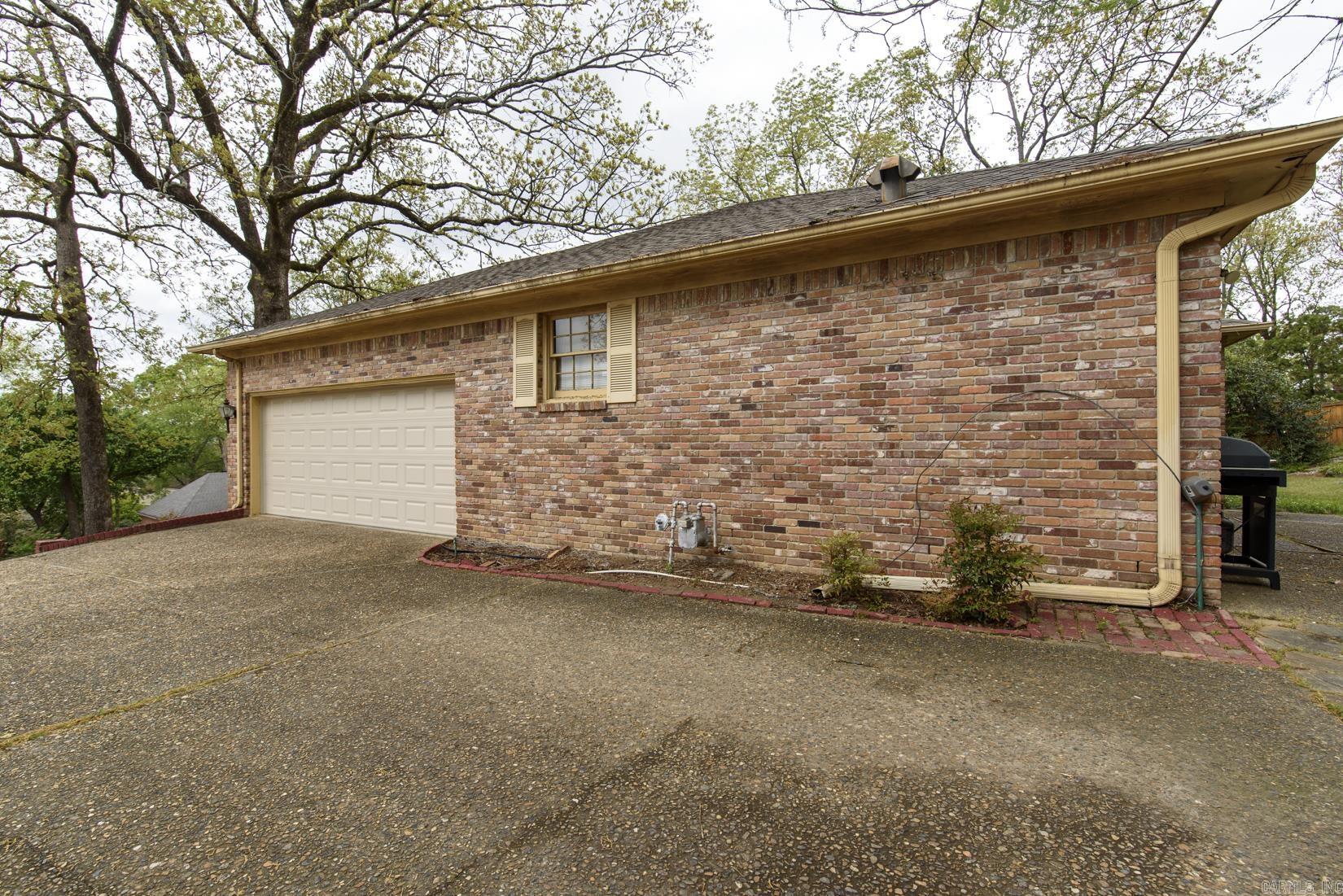 28 Cascades Dr