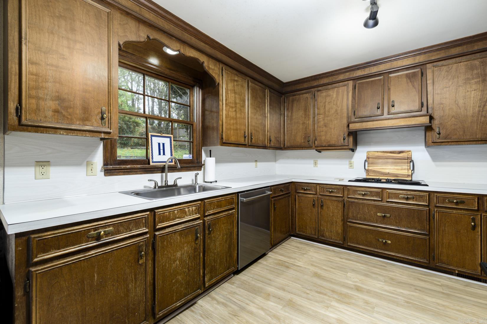 28 Cascades Dr