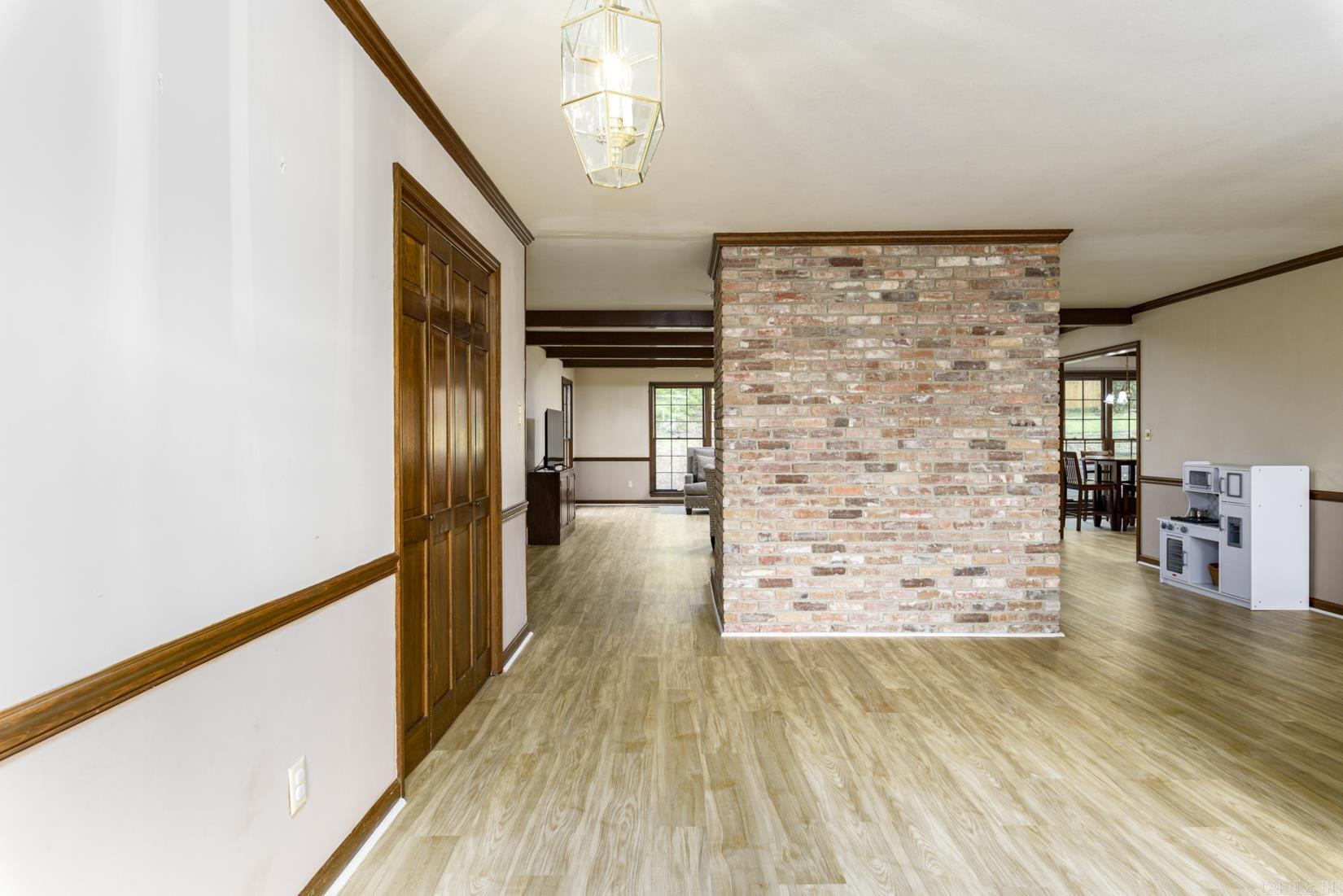 28 Cascades Dr