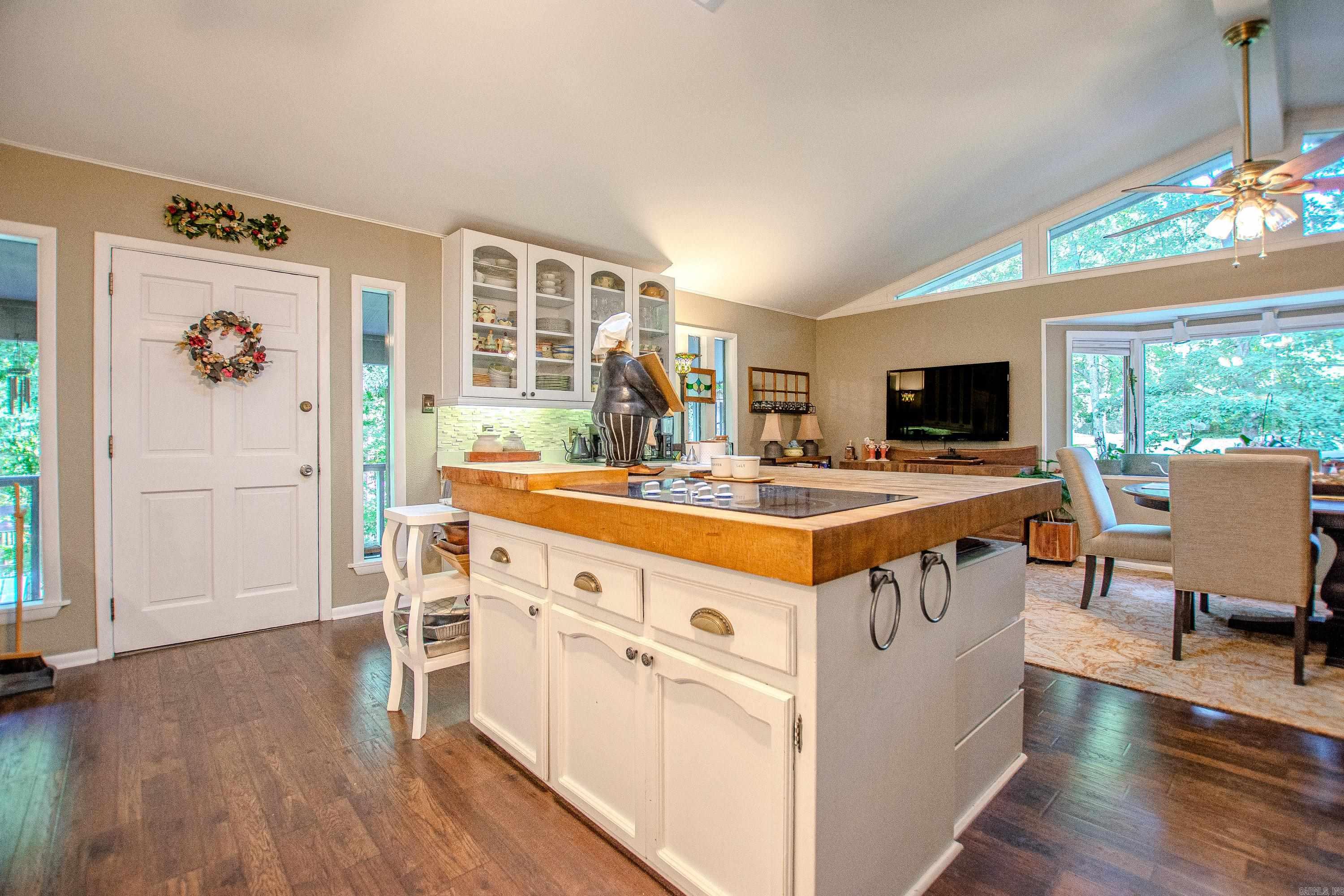 1620 Brookview