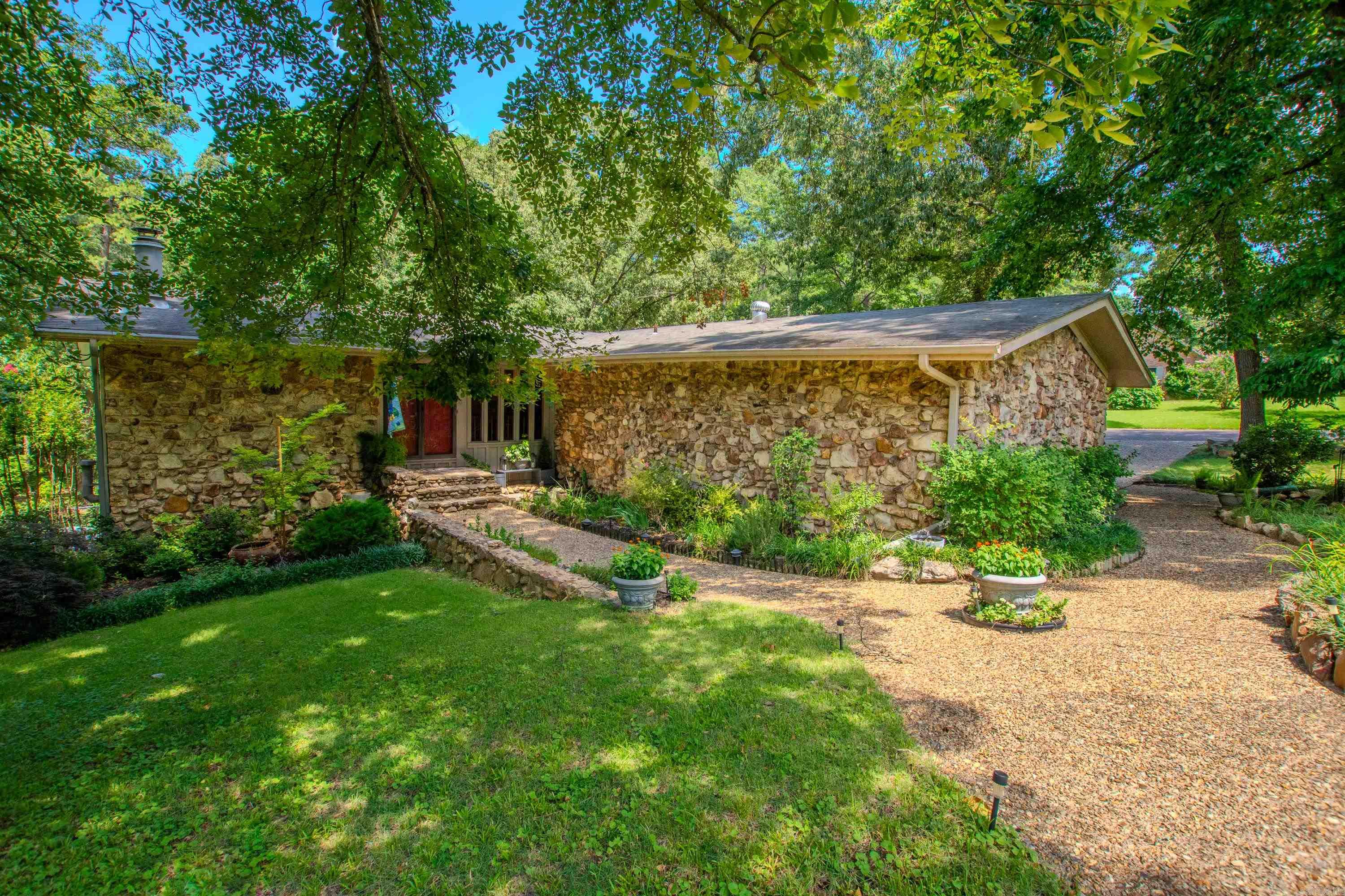1620 Brookview