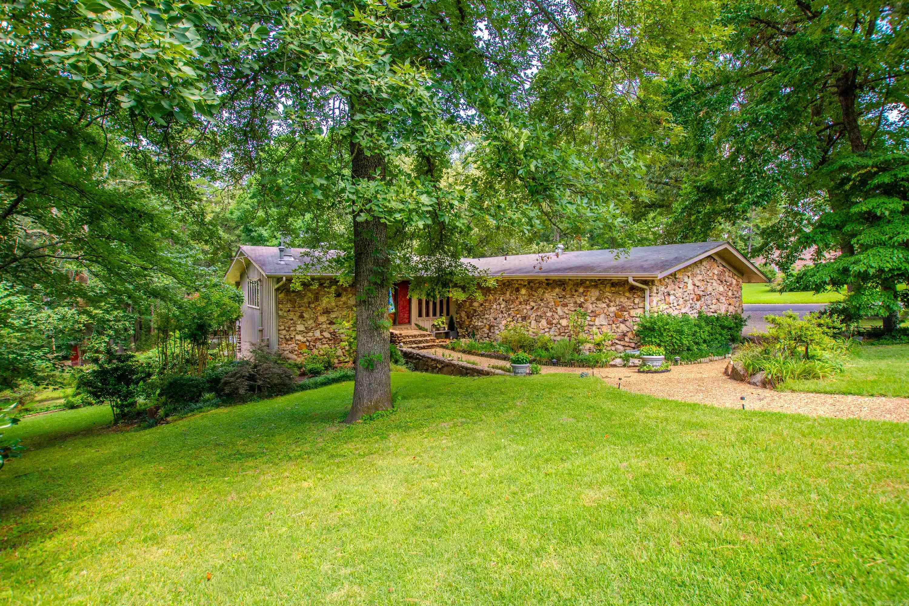 1620 Brookview