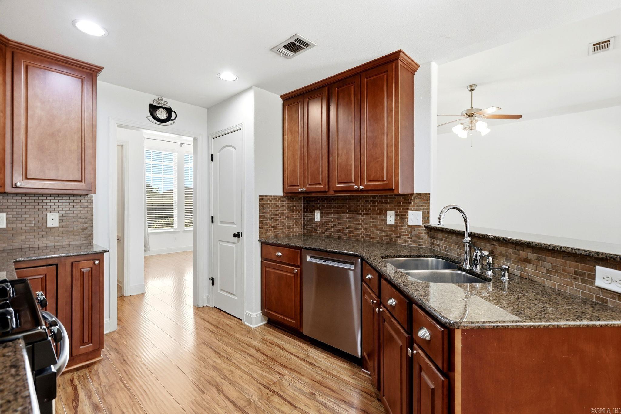 5400 Glenn Cove