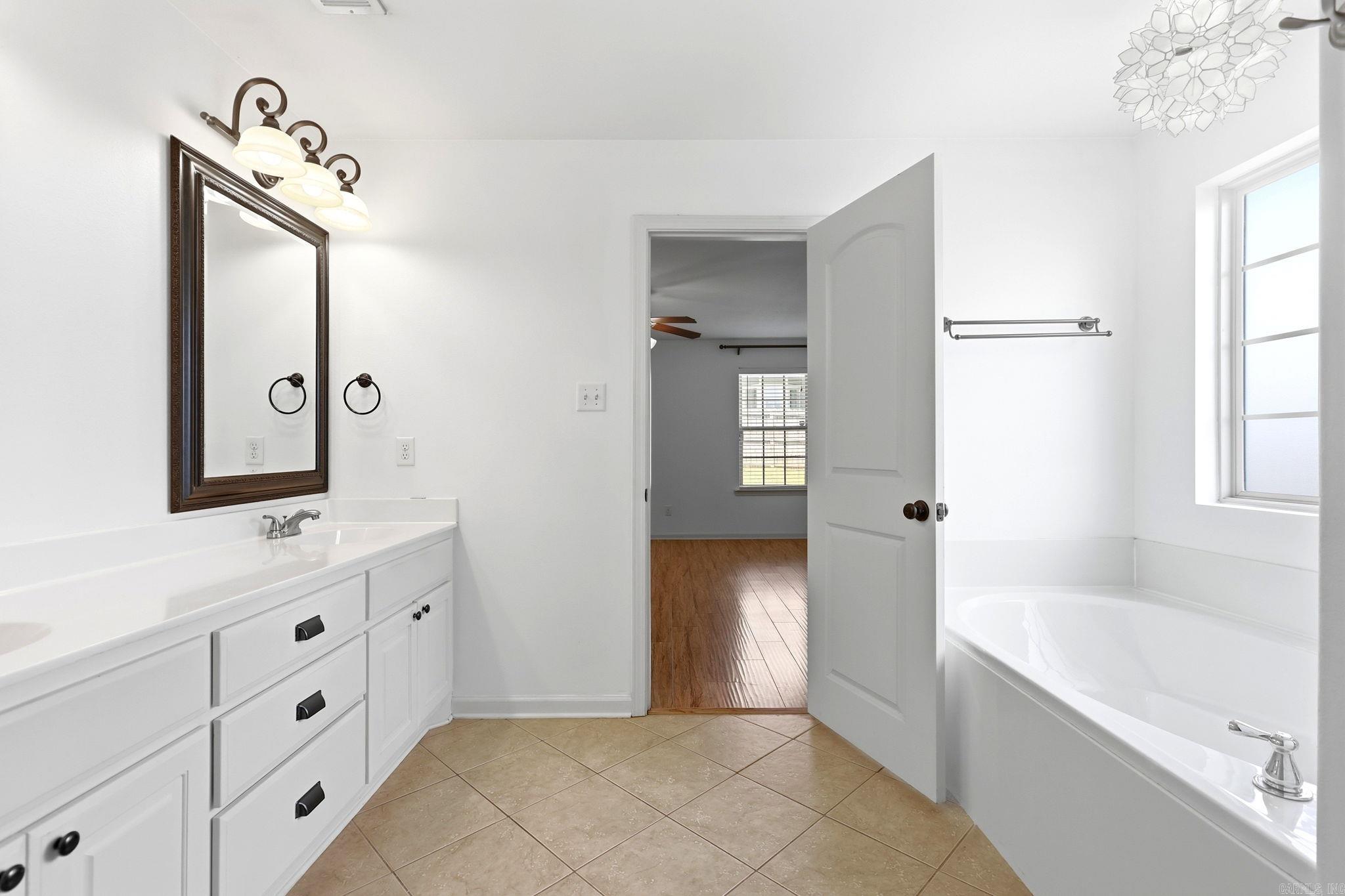 5400 Glenn Cove