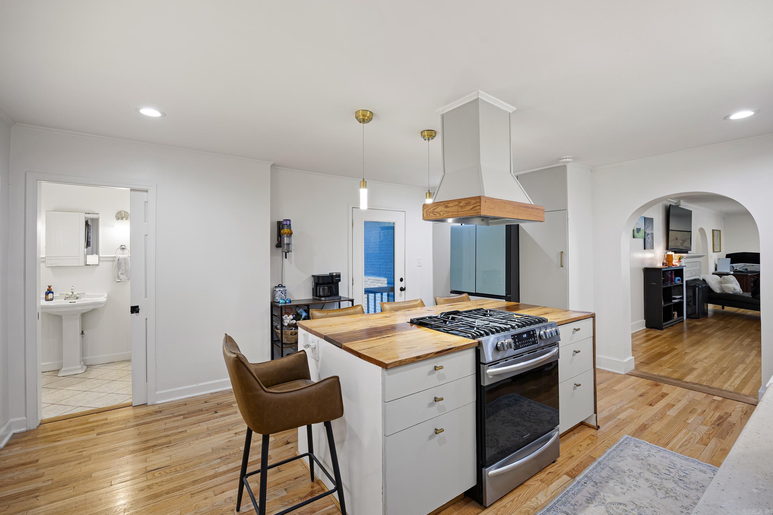 201 W 8Th St
