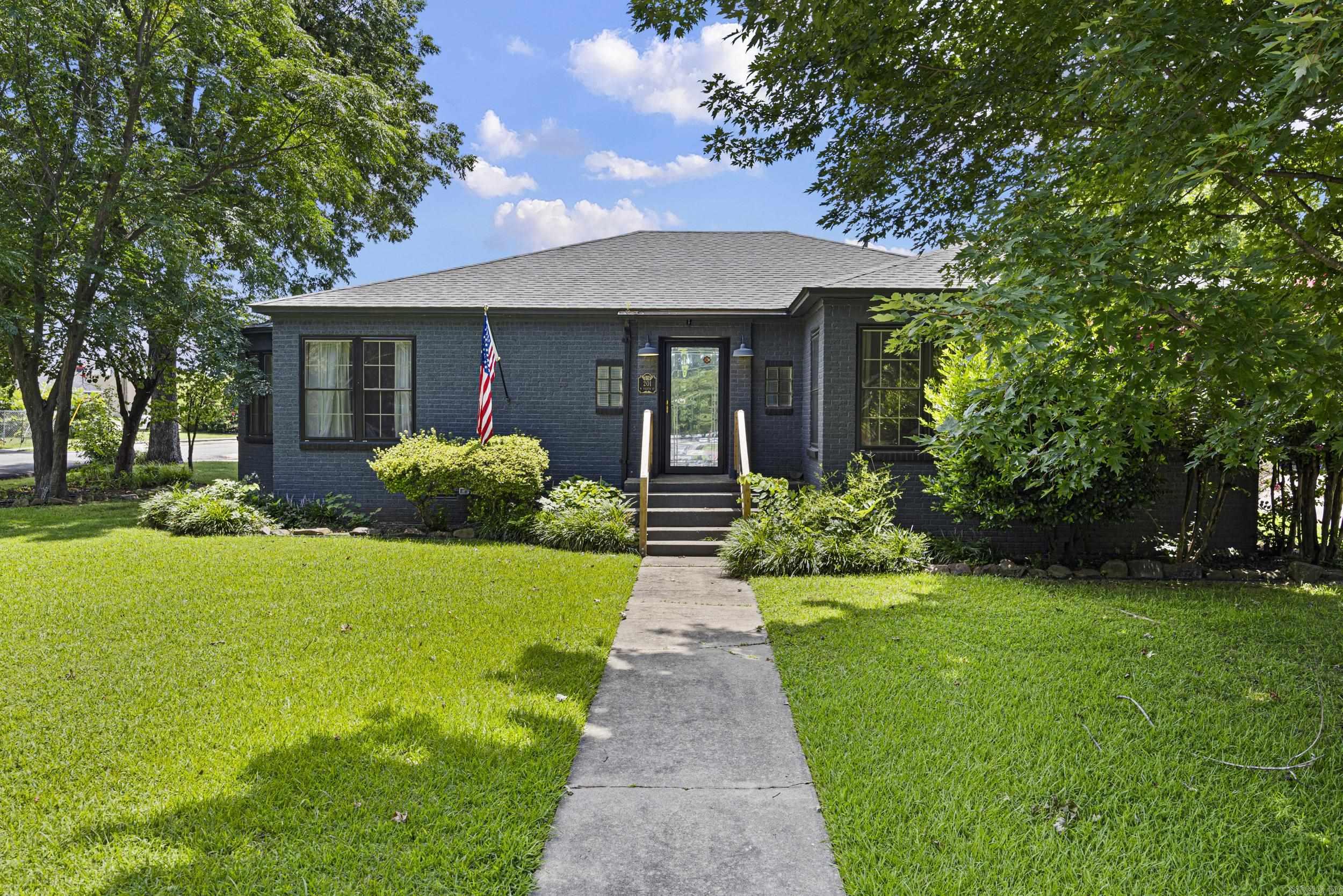 201 W 8Th St