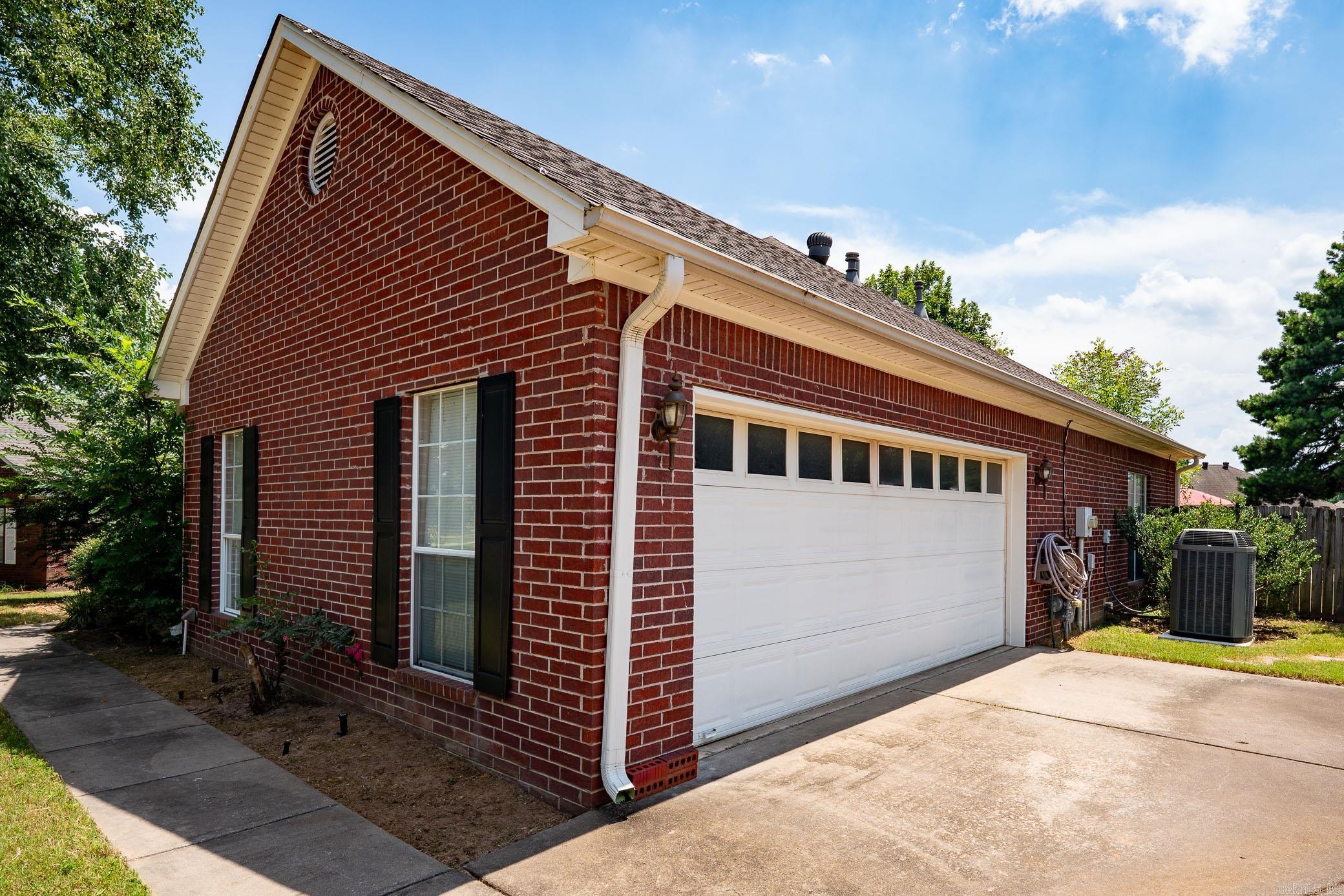 3255 Chrysler Cove
