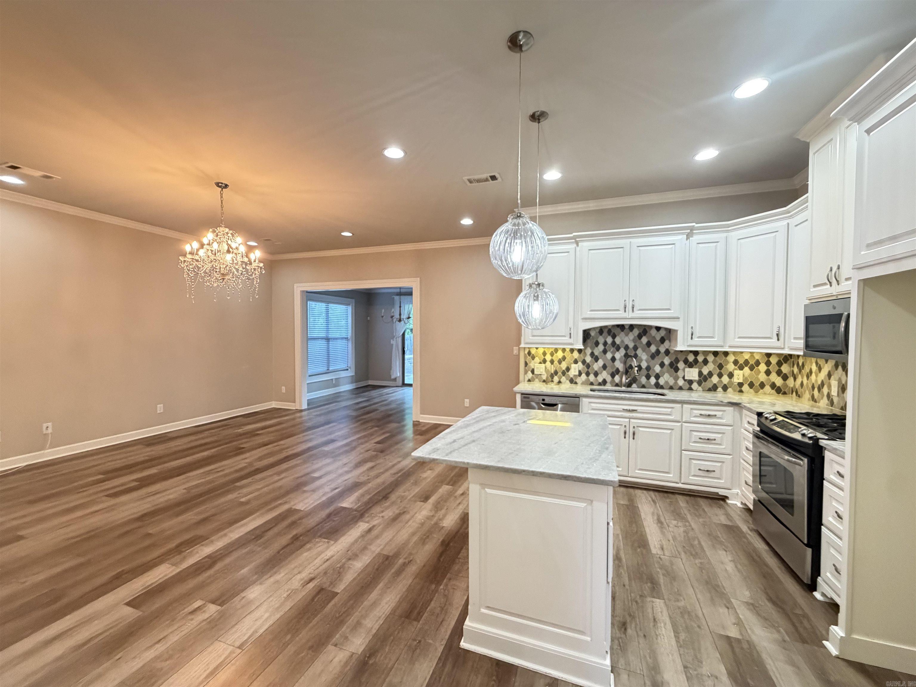 4 piper ln