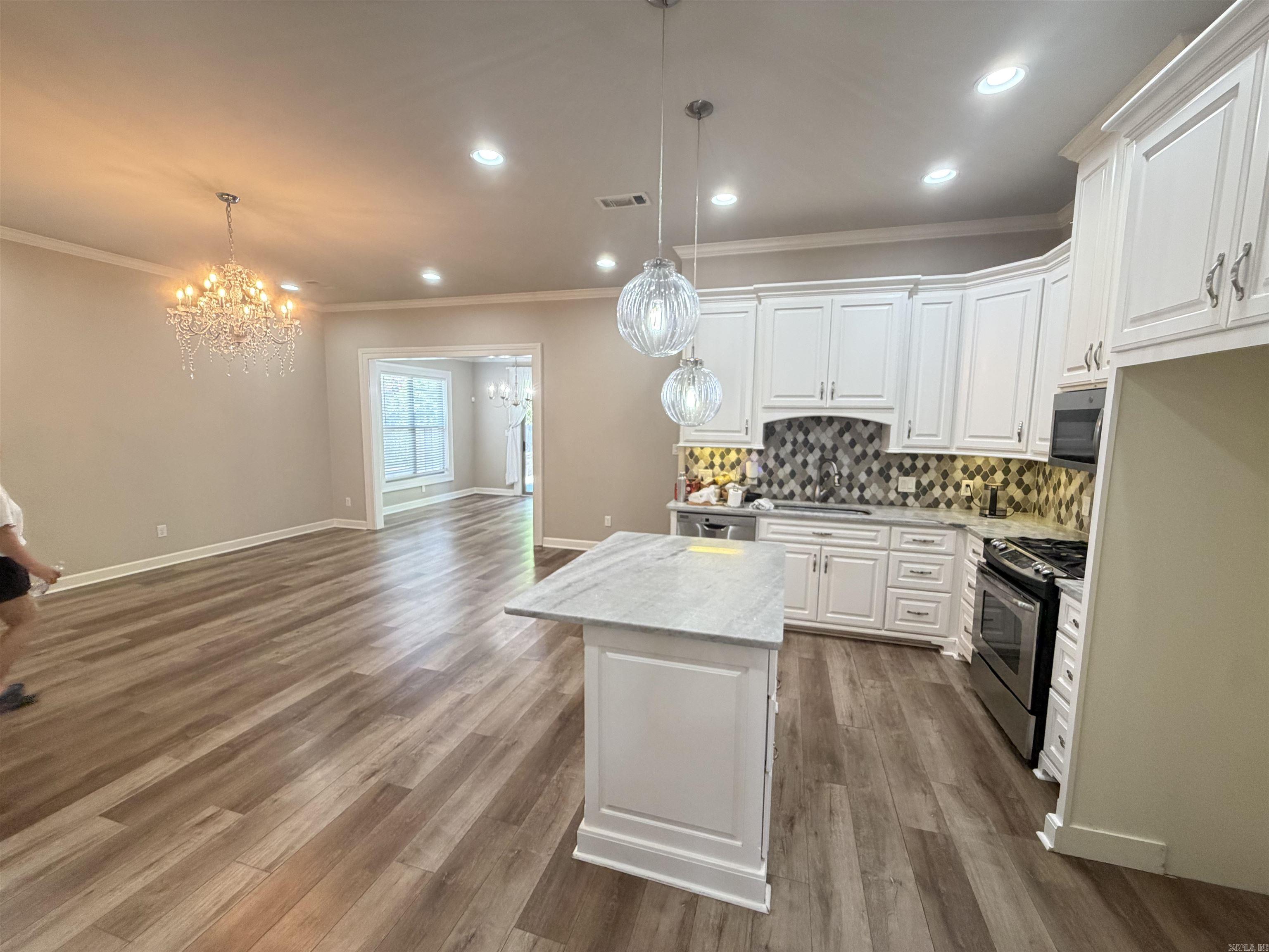 4 piper ln