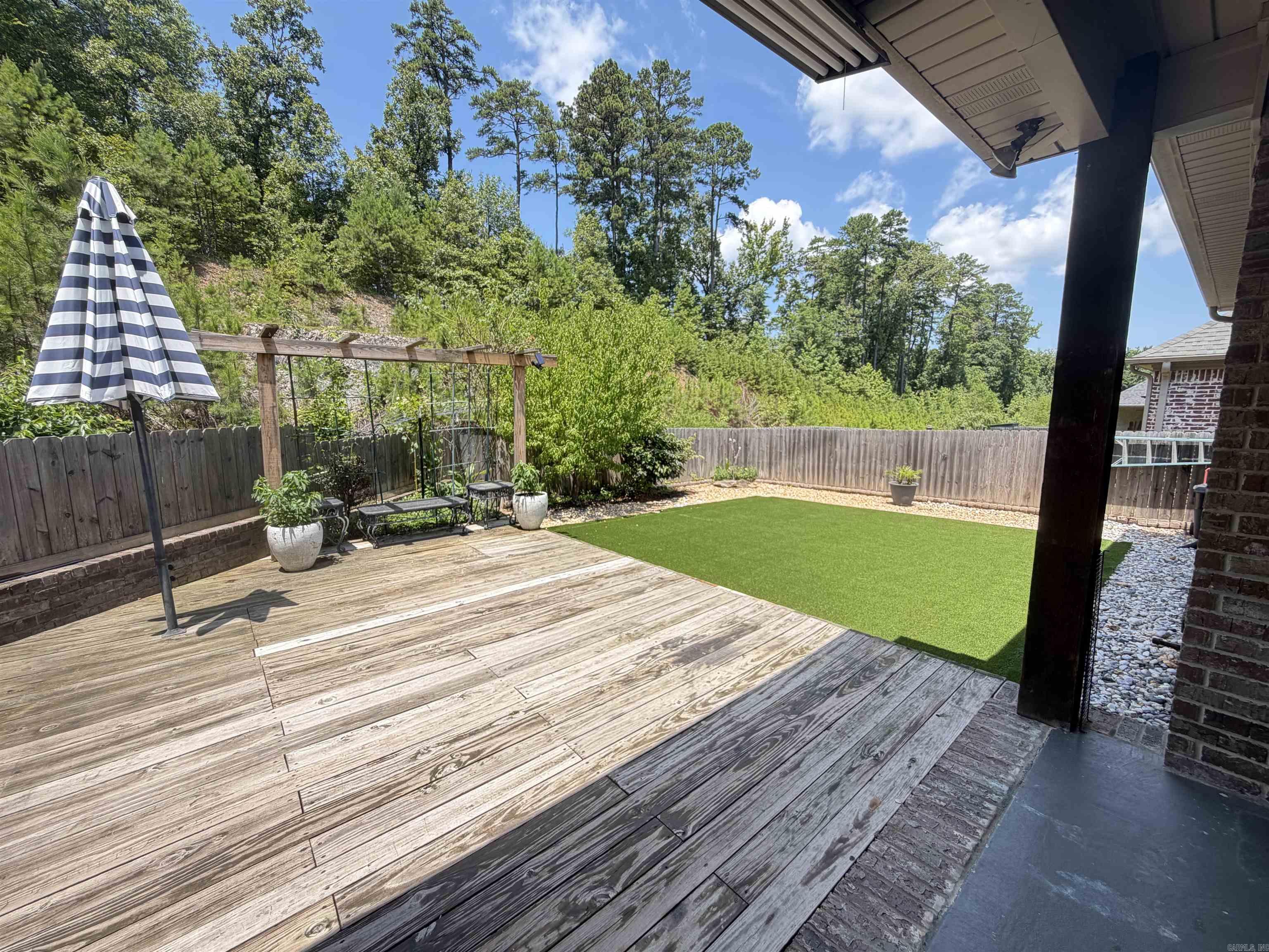 4 piper ln