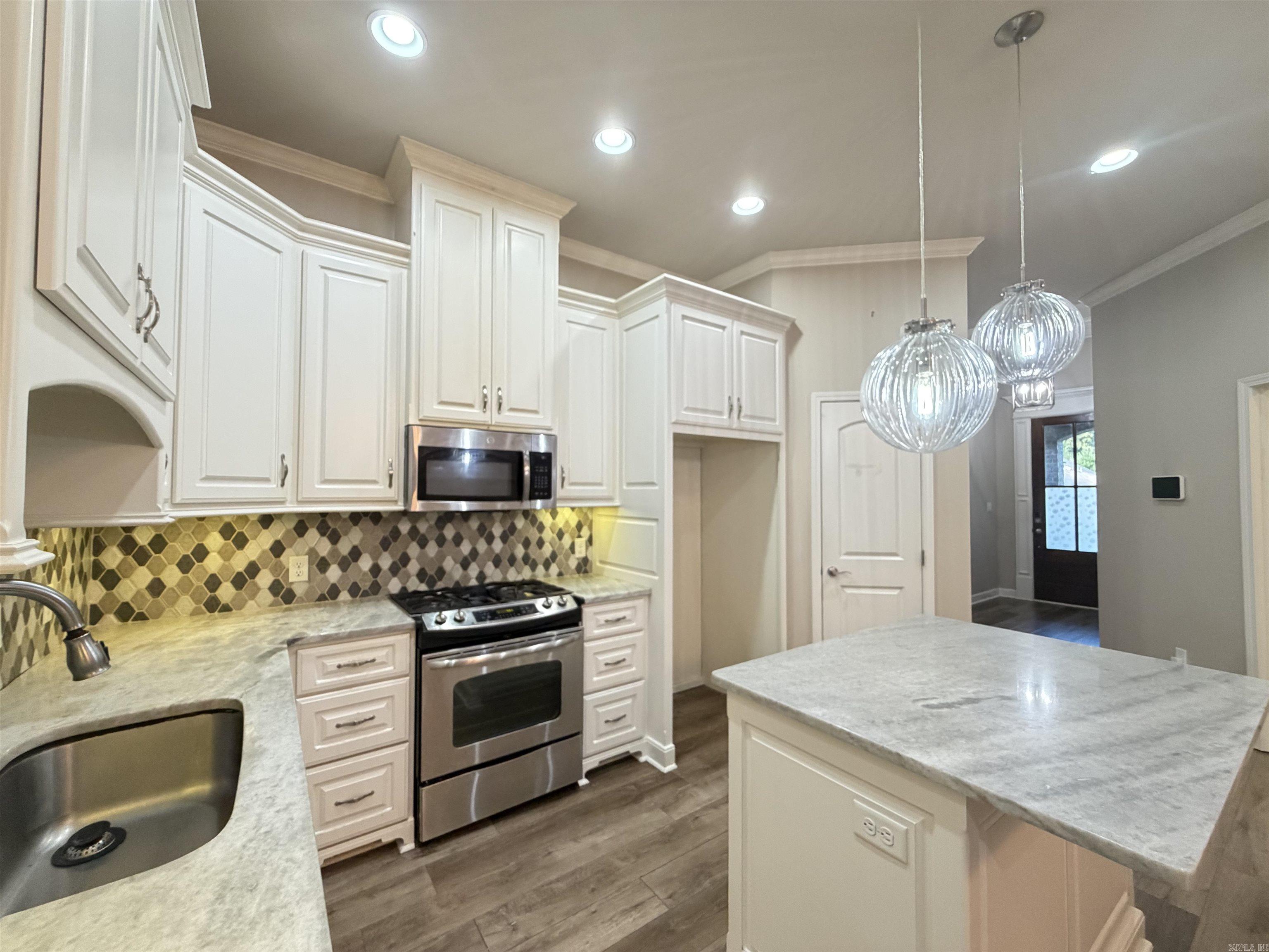 4 piper ln