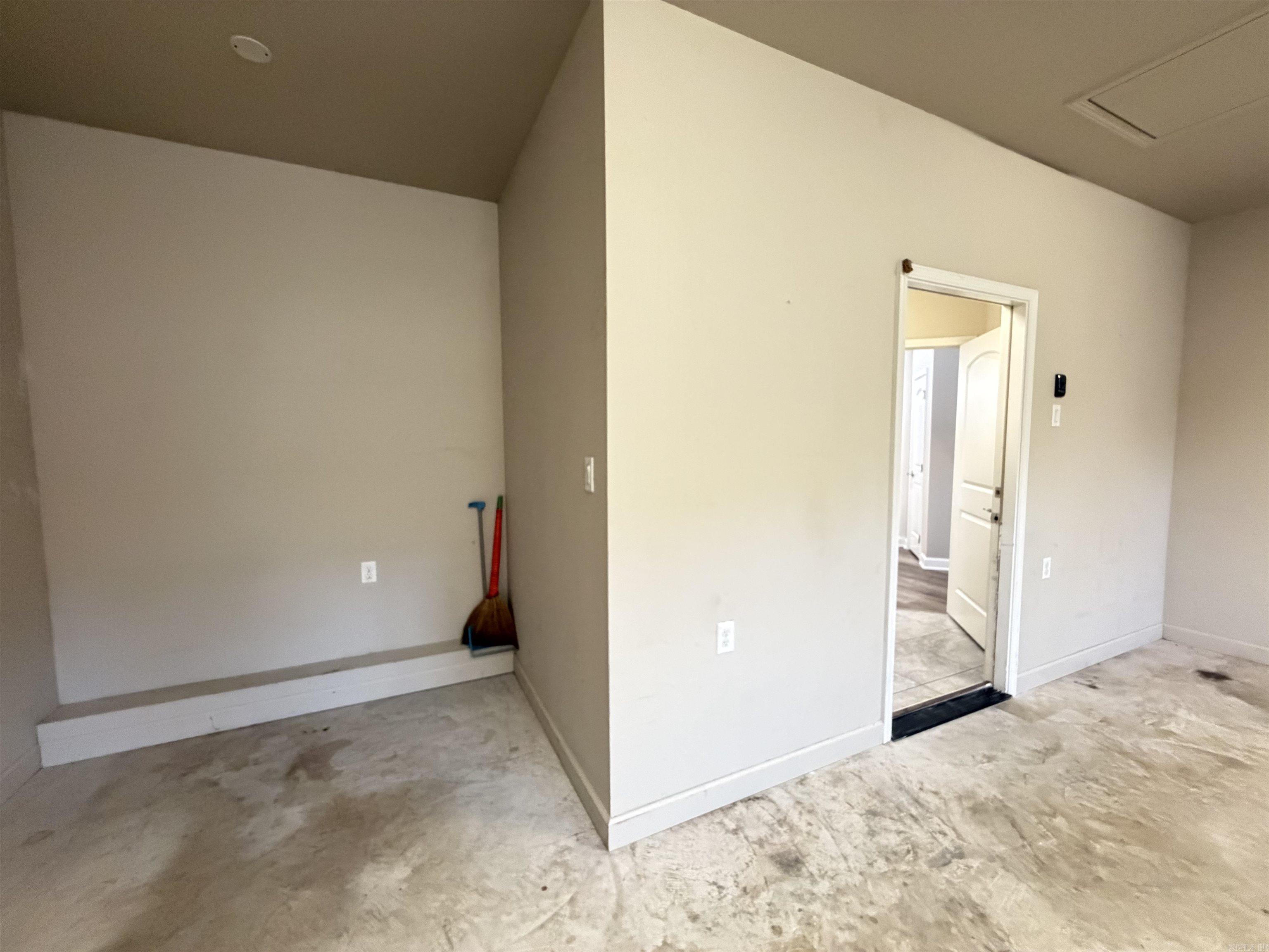 4 piper ln