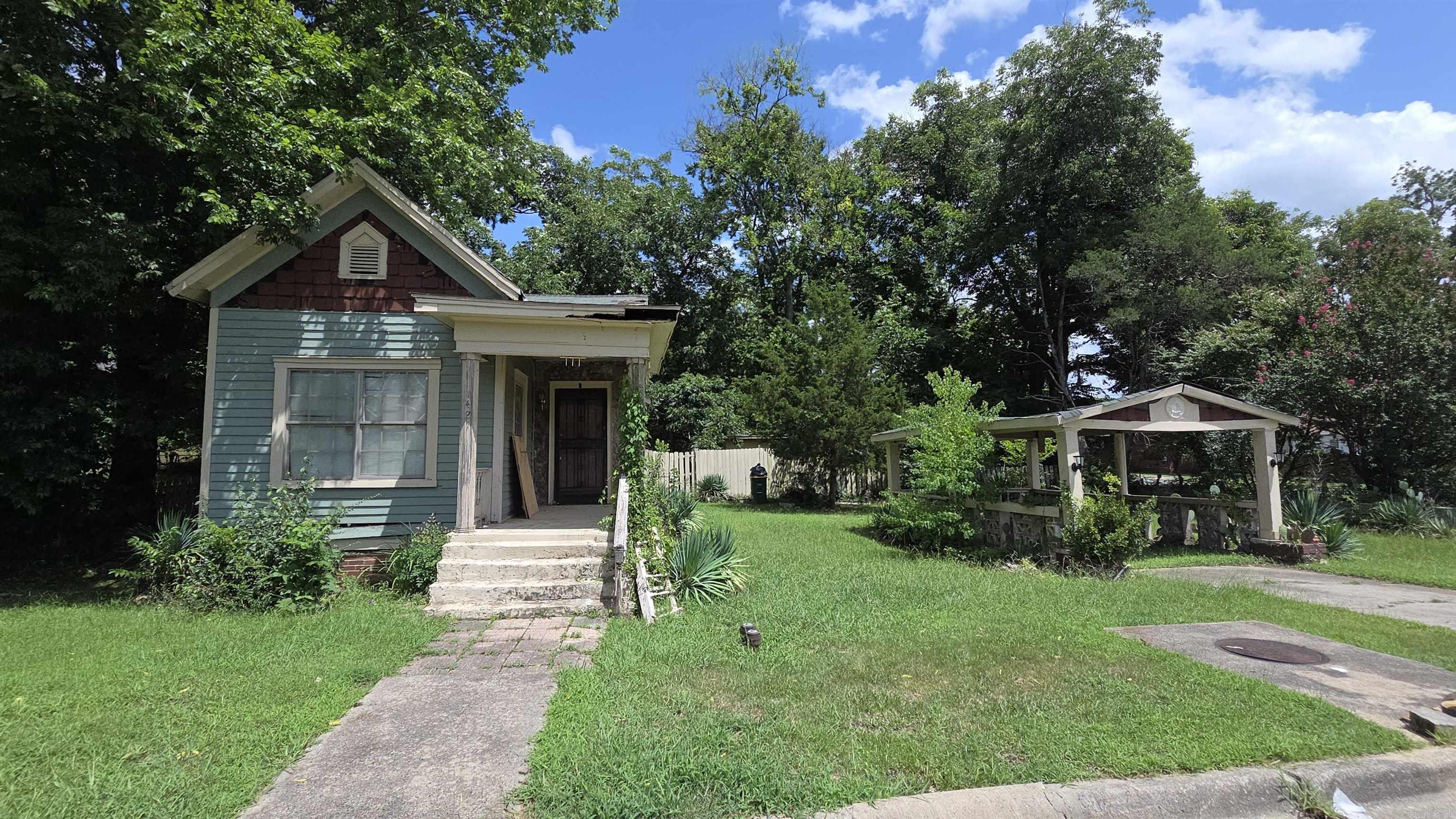 1421 Maple Street