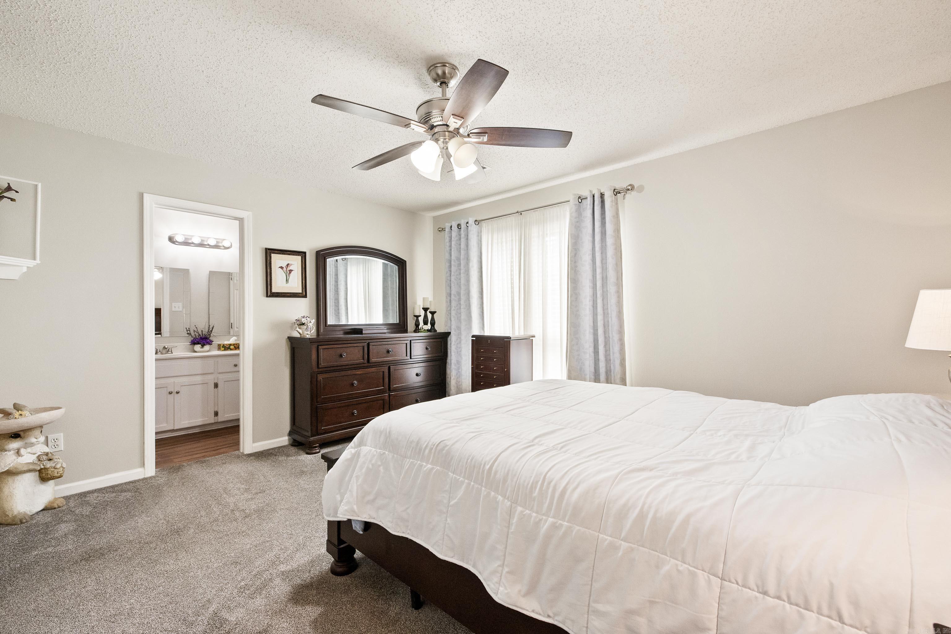 1403 Overview Cove
