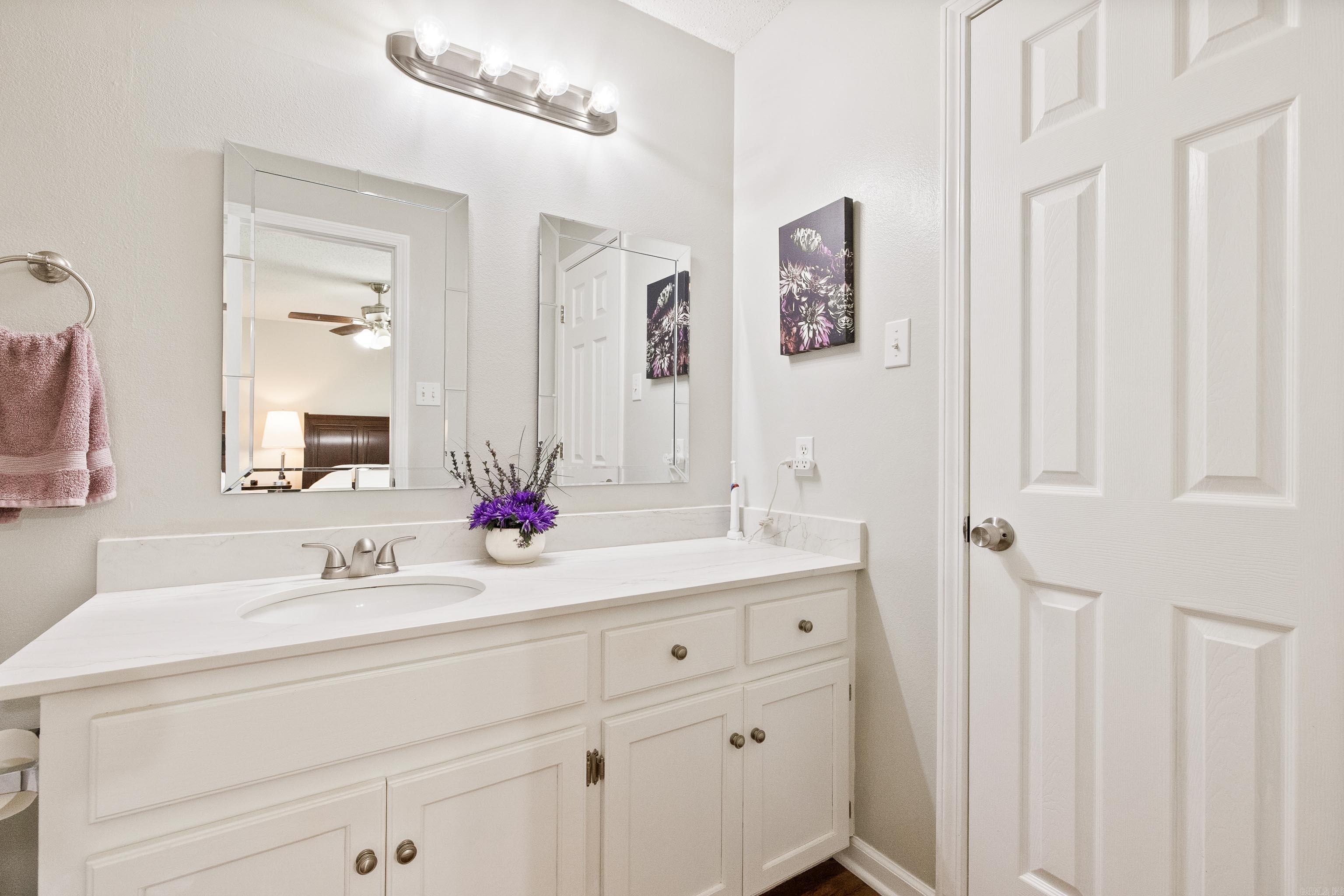 1403 Overview Cove