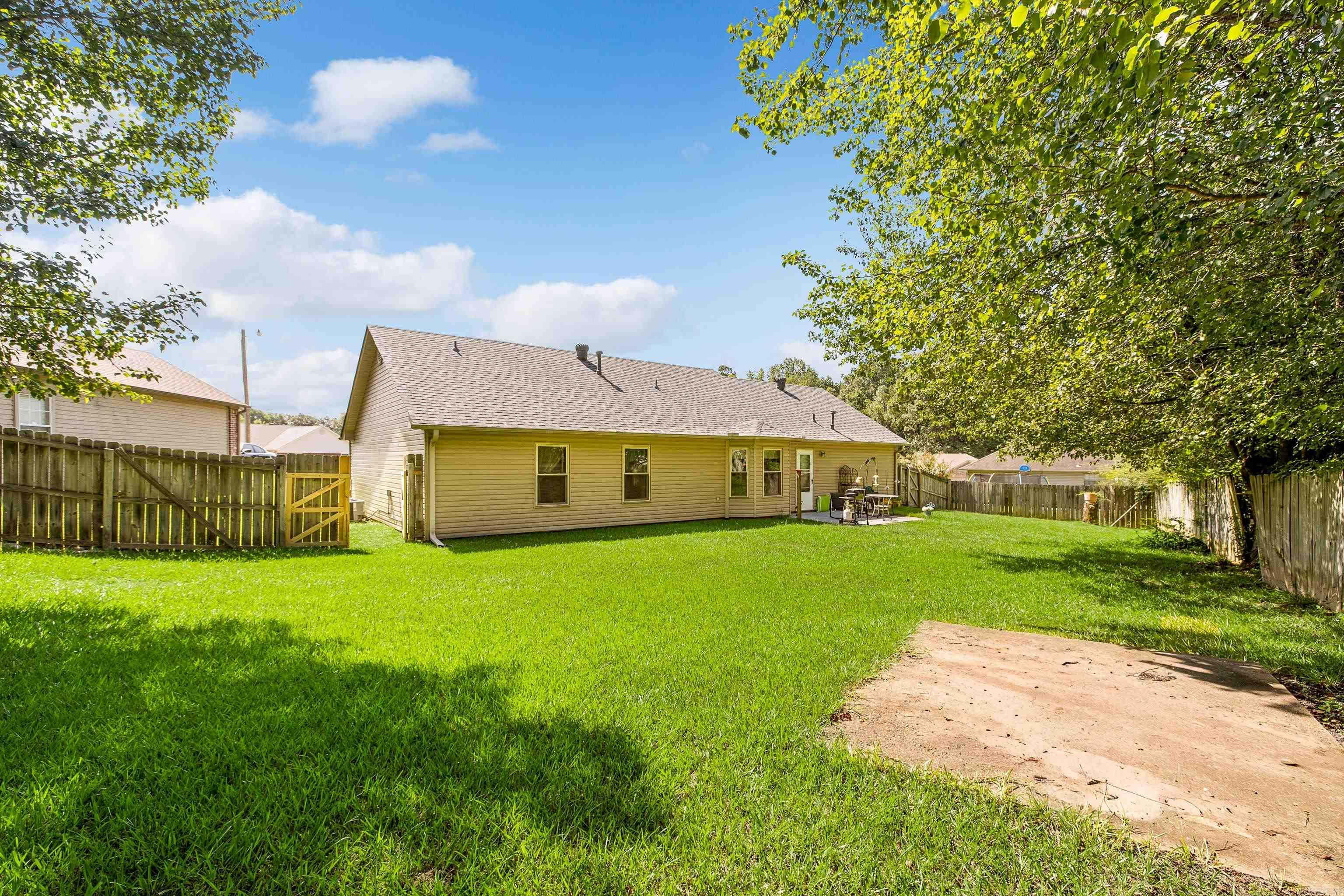 1403 Overview Cove