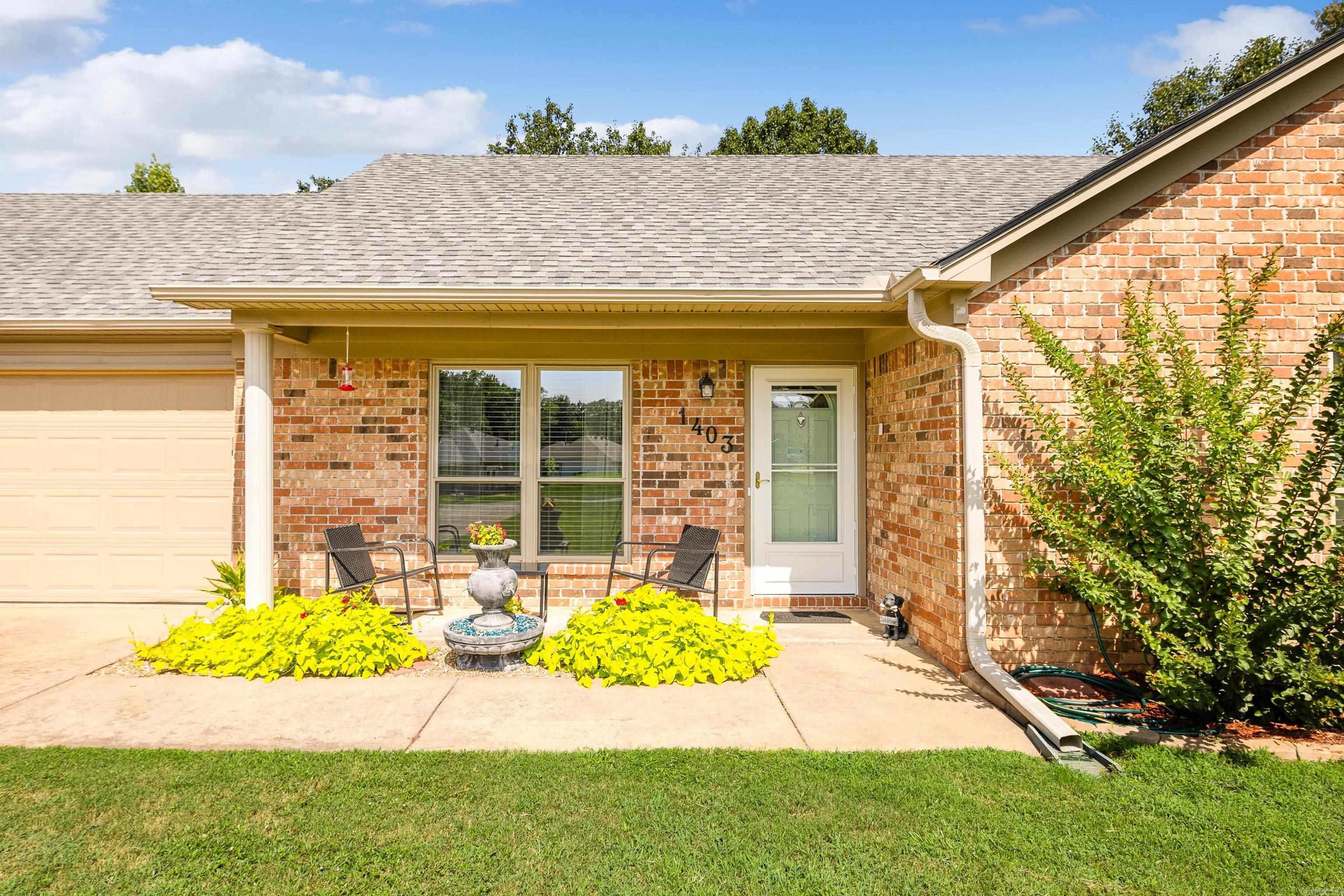 1403 Overview Cove