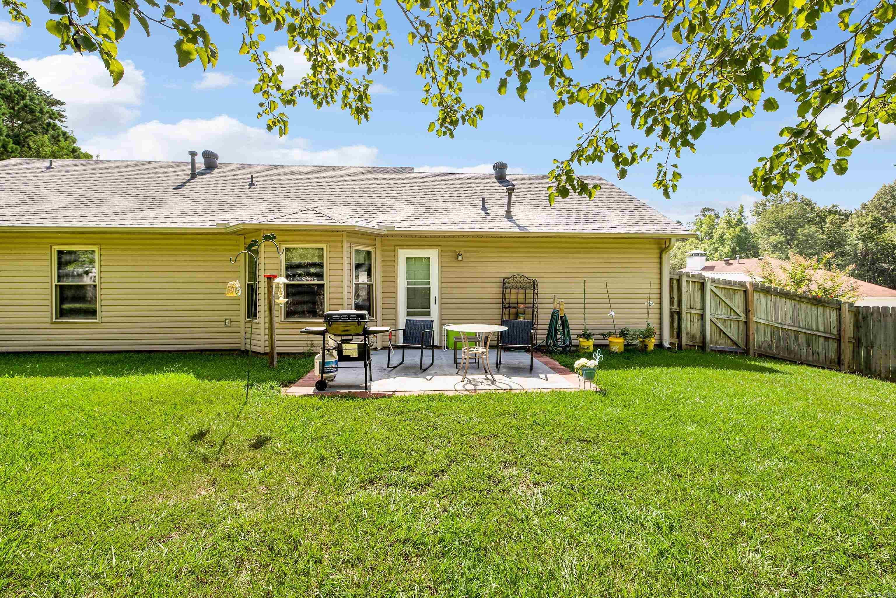 1403 Overview Cove