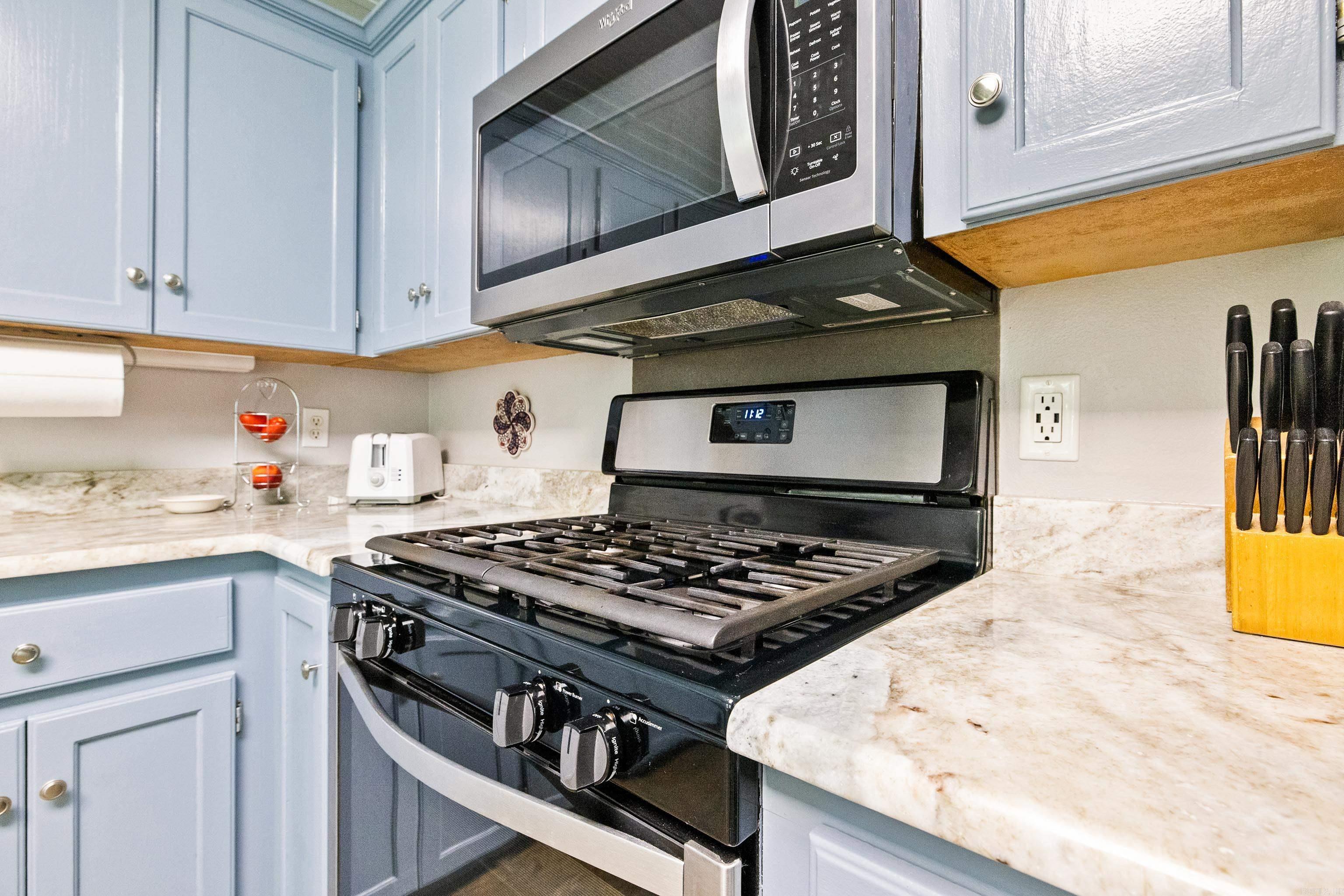 1403 Overview Cove