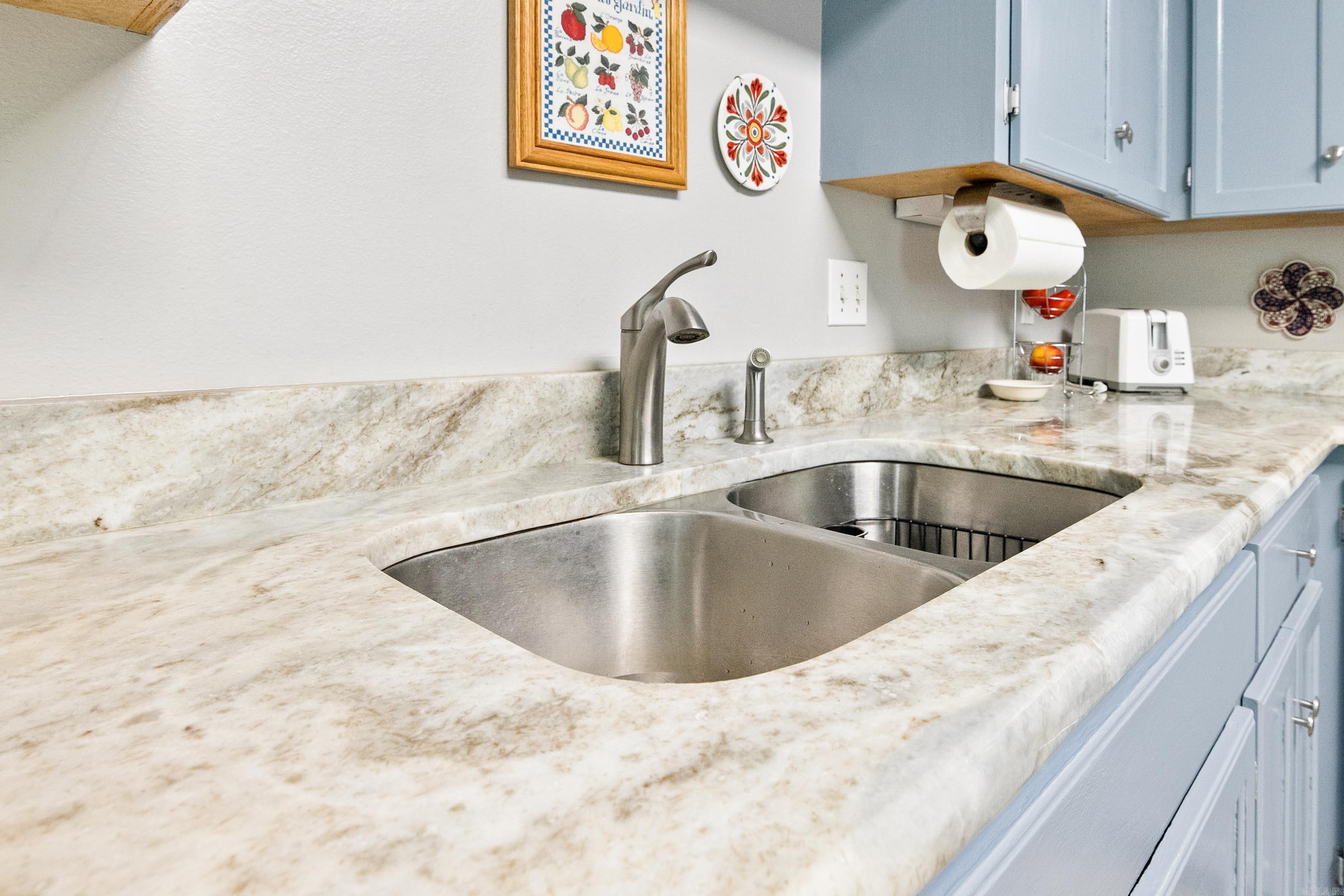 1403 Overview Cove