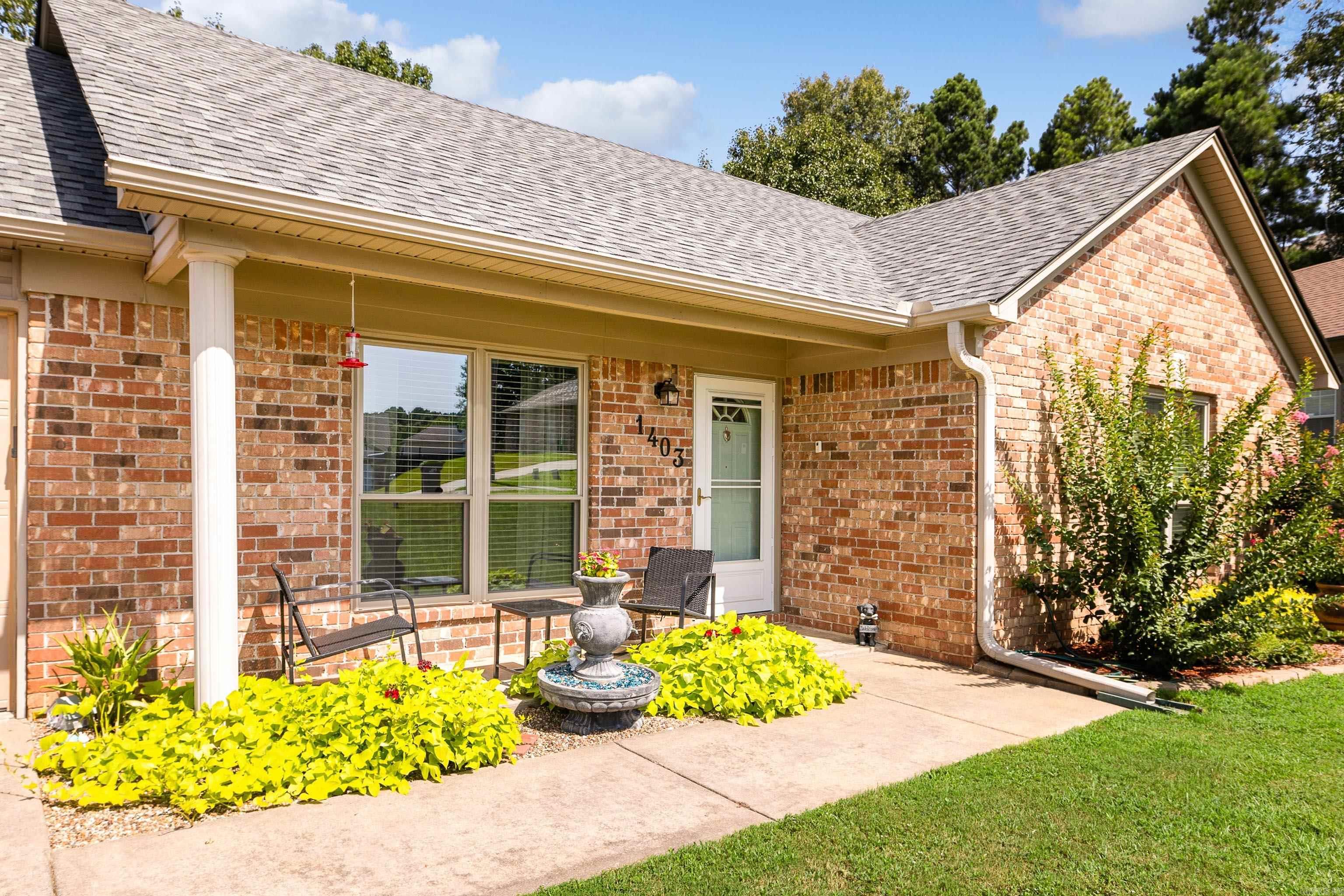 1403 Overview Cove