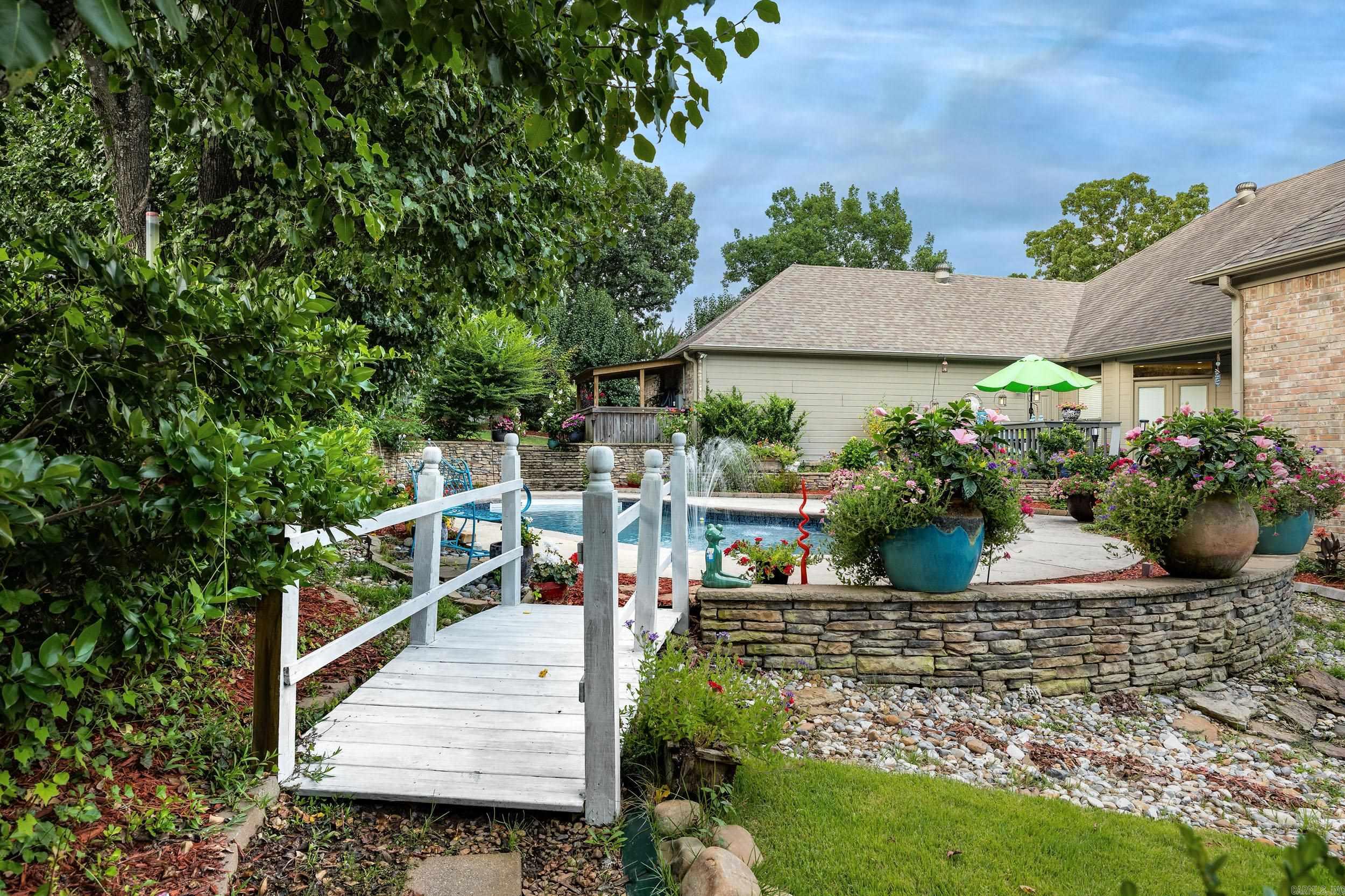 6 Piney Lane