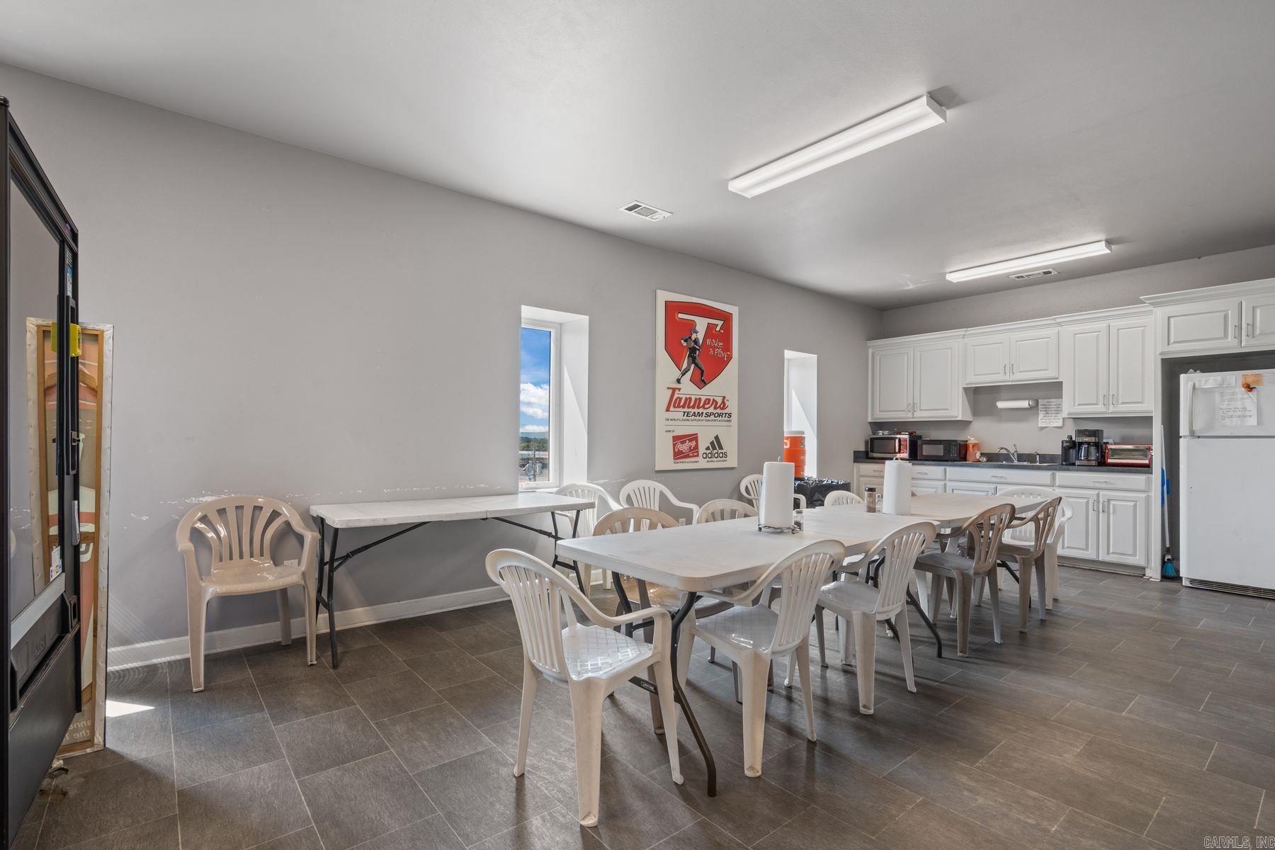 736 (5k-sf) Mid America Boulevard
