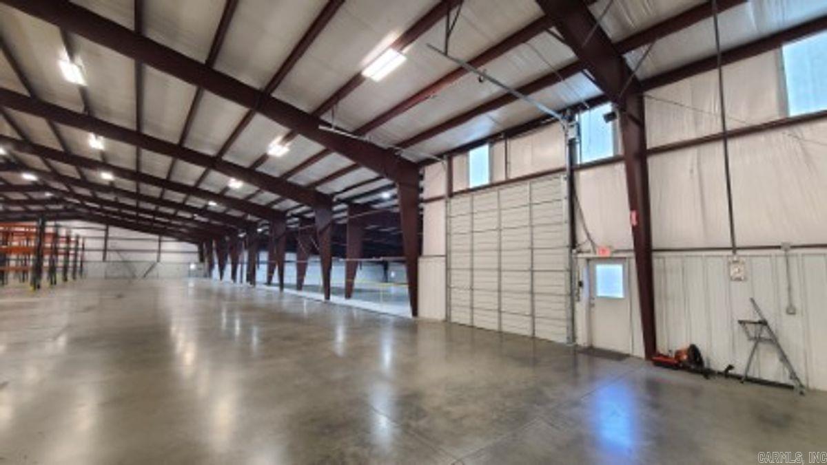 736 (5k-sf) Mid America Boulevard