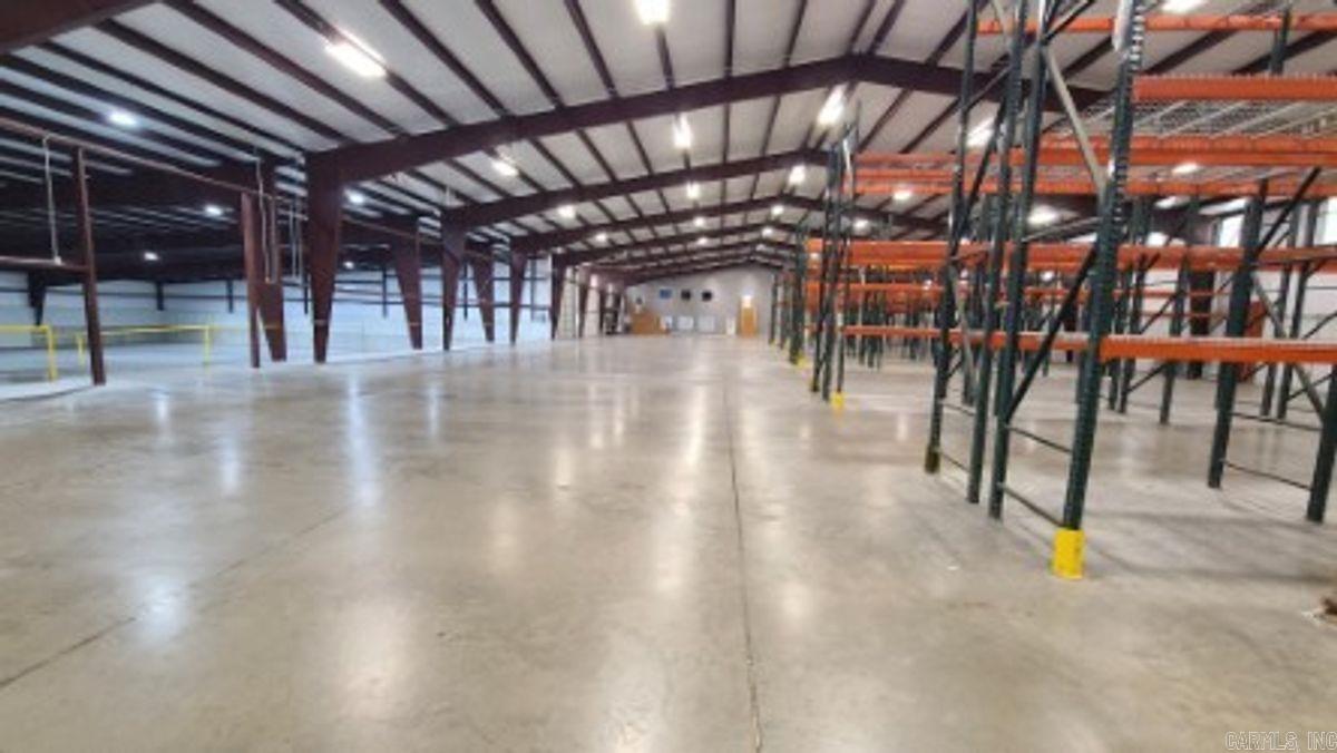 736 (5k-sf) Mid America Boulevard