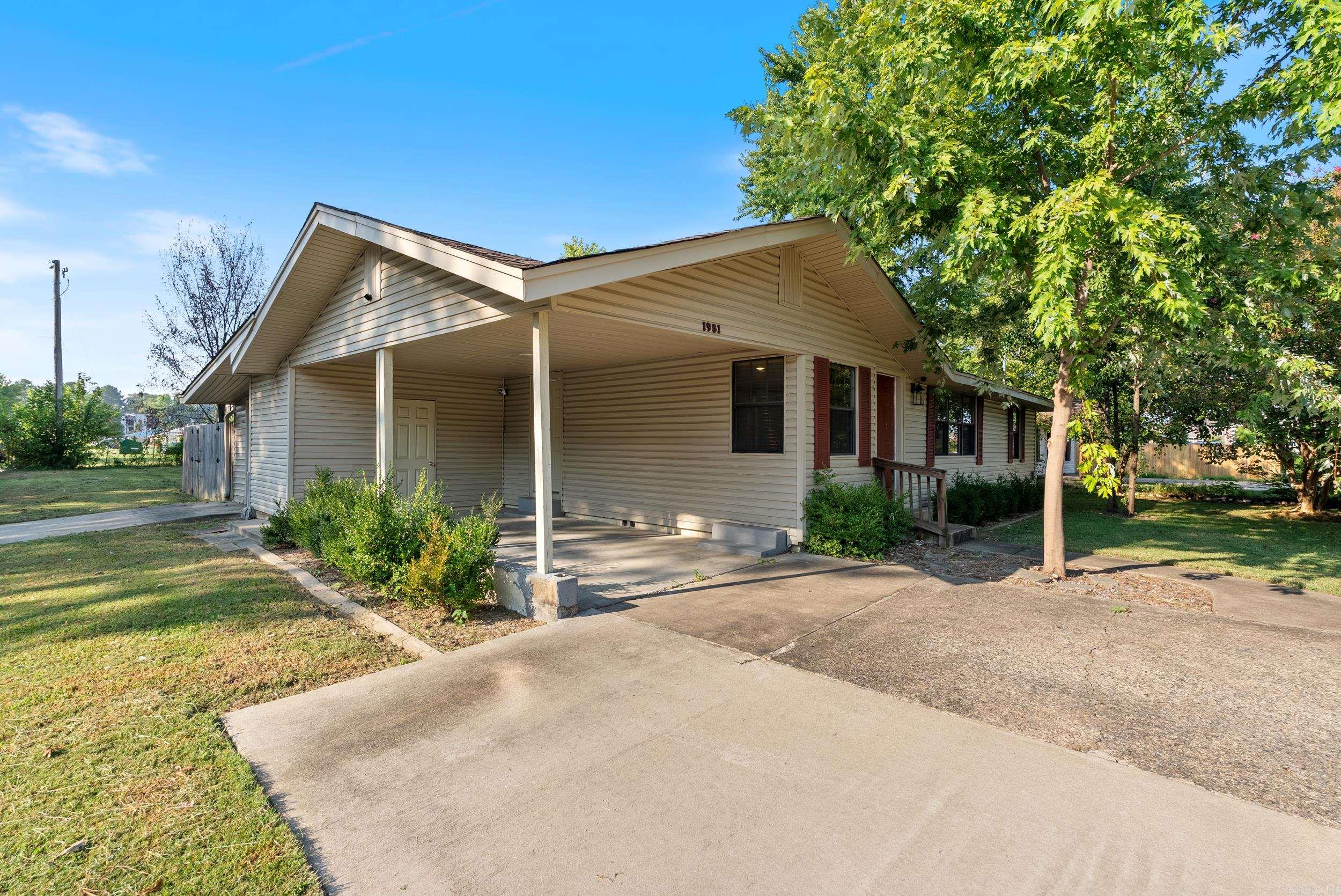 1951 Torreyson Street