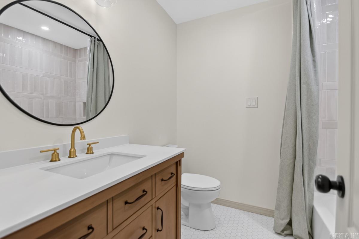 1404 Faircove Loop