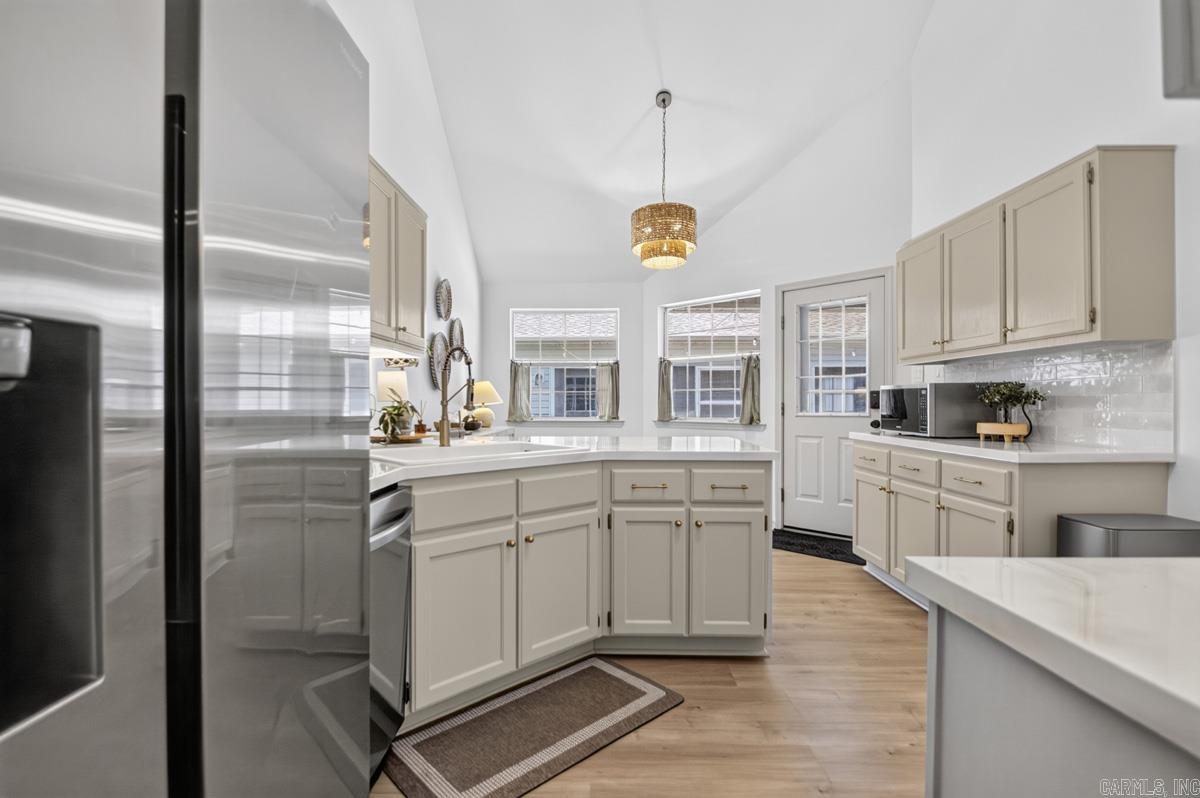 1404 Faircove Loop
