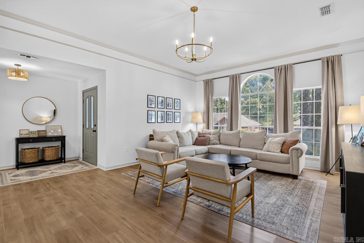 1404 Faircove Loop