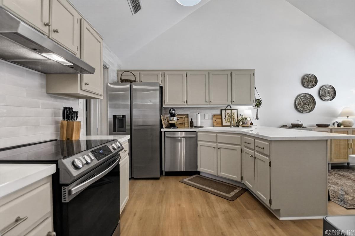 1404 Faircove Loop