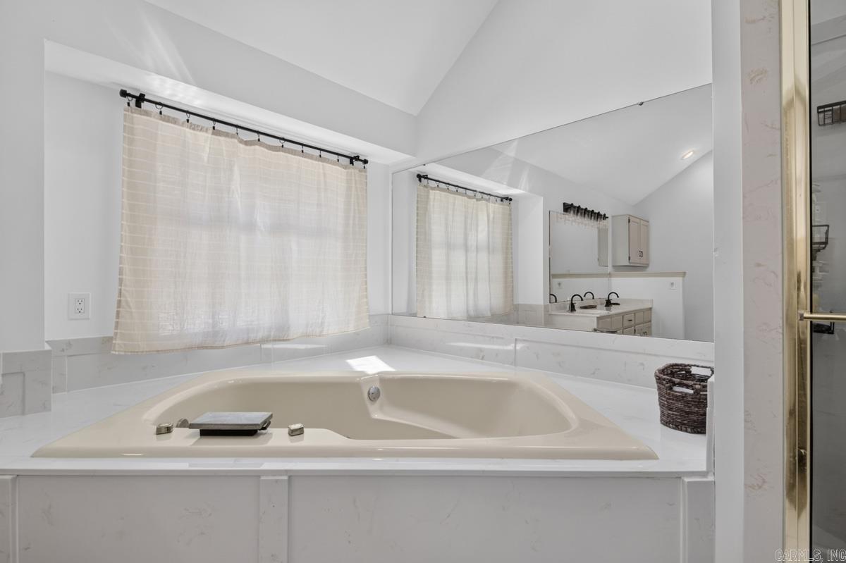 1404 Faircove Loop