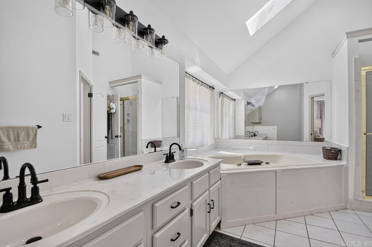 1404 Faircove Loop