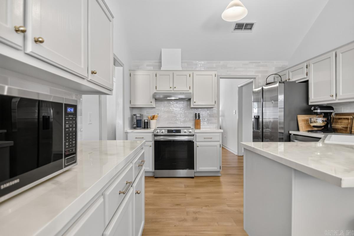 1404 Faircove Loop