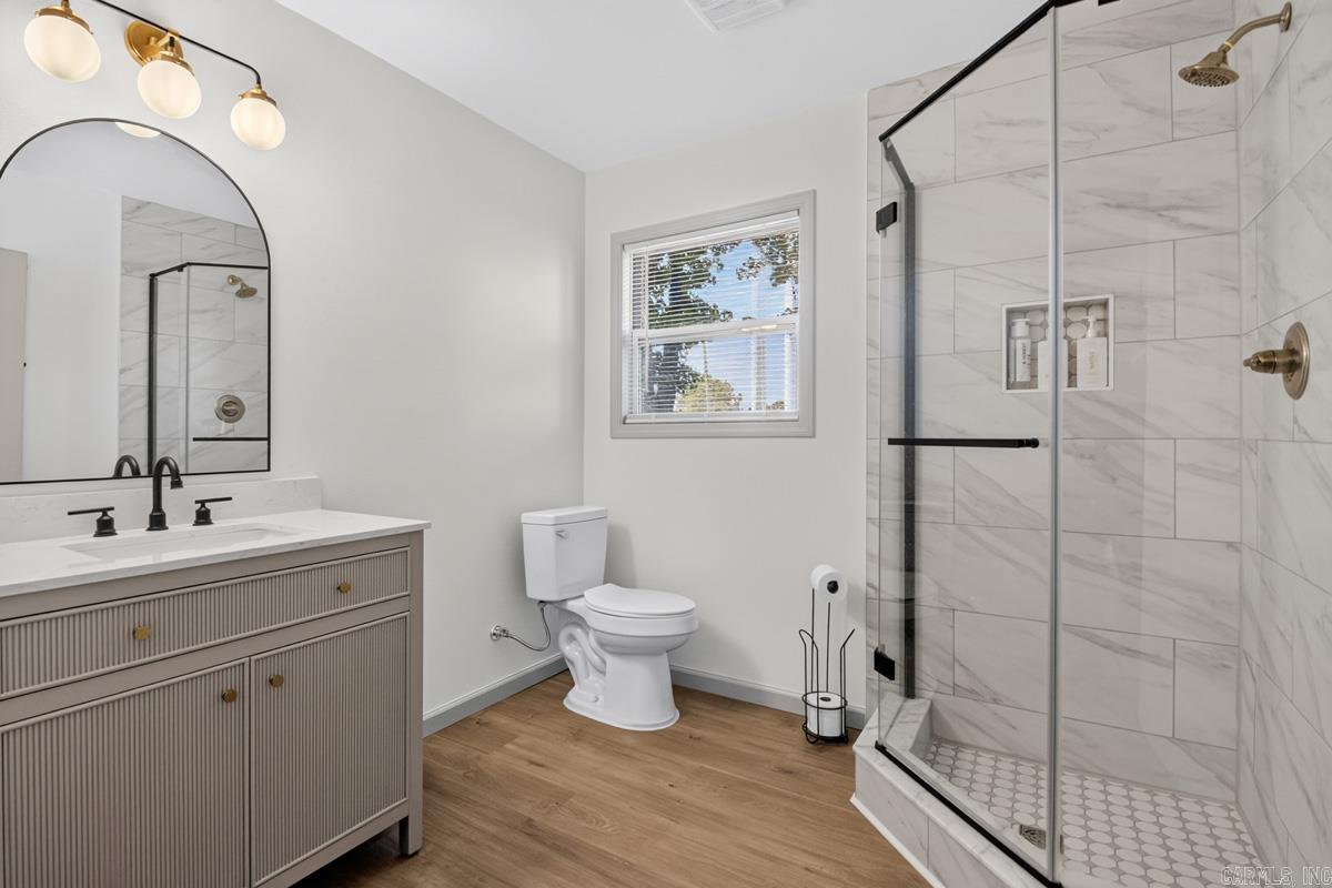 1404 Faircove Loop