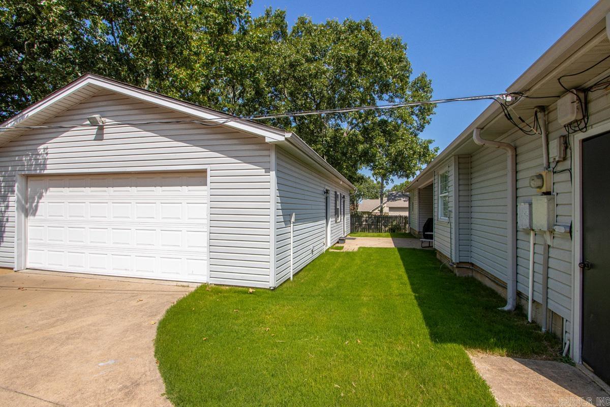1404 Faircove Loop